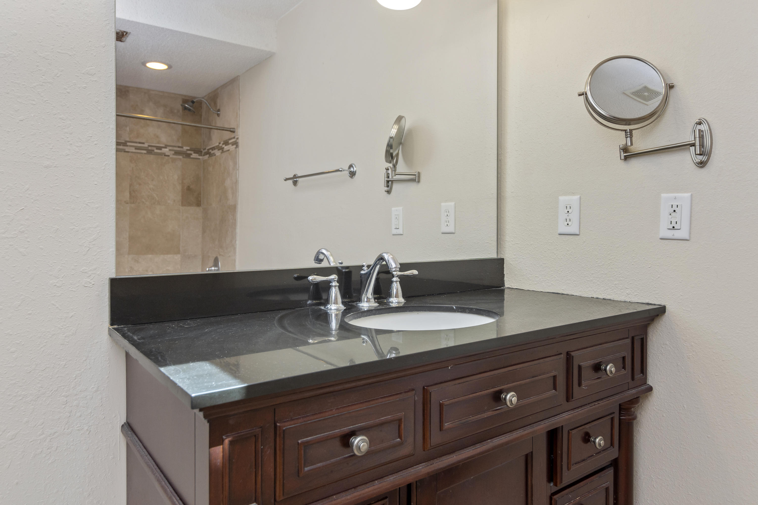 VALPARAISO PINECREST 6 - Residential Lease