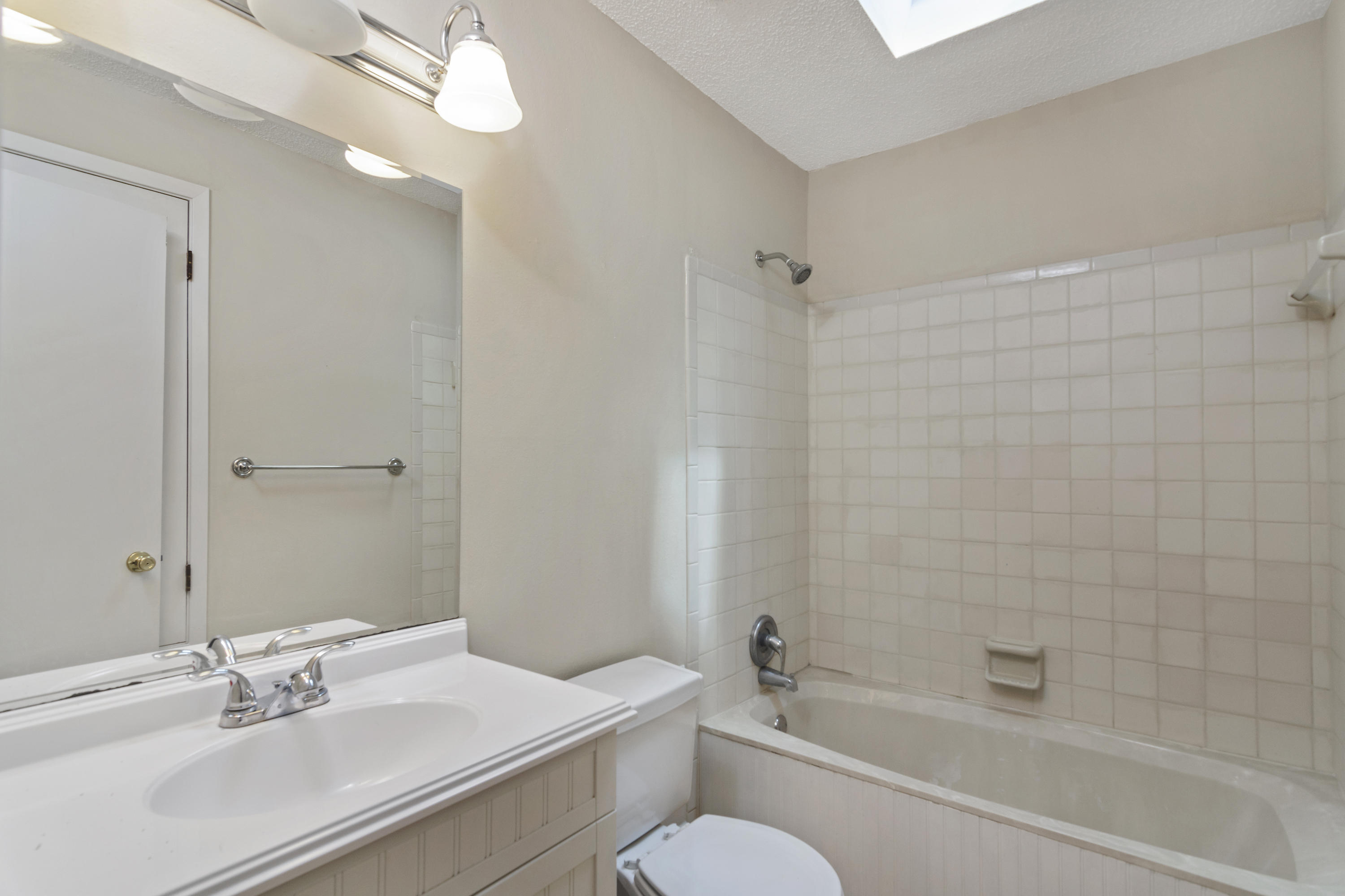 VALPARAISO PINECREST 6 - Residential Lease