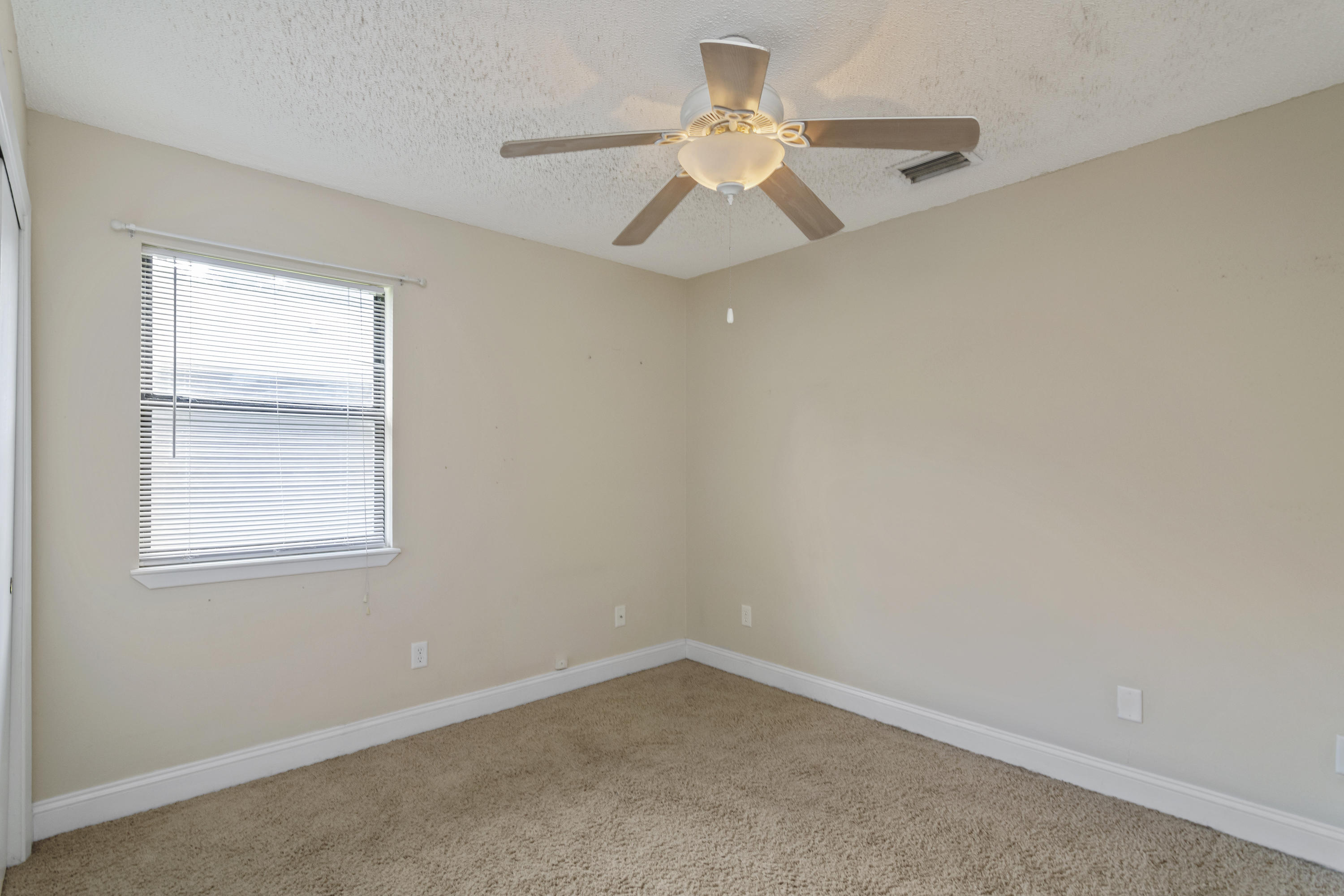 VALPARAISO PINECREST 6 - Residential Lease