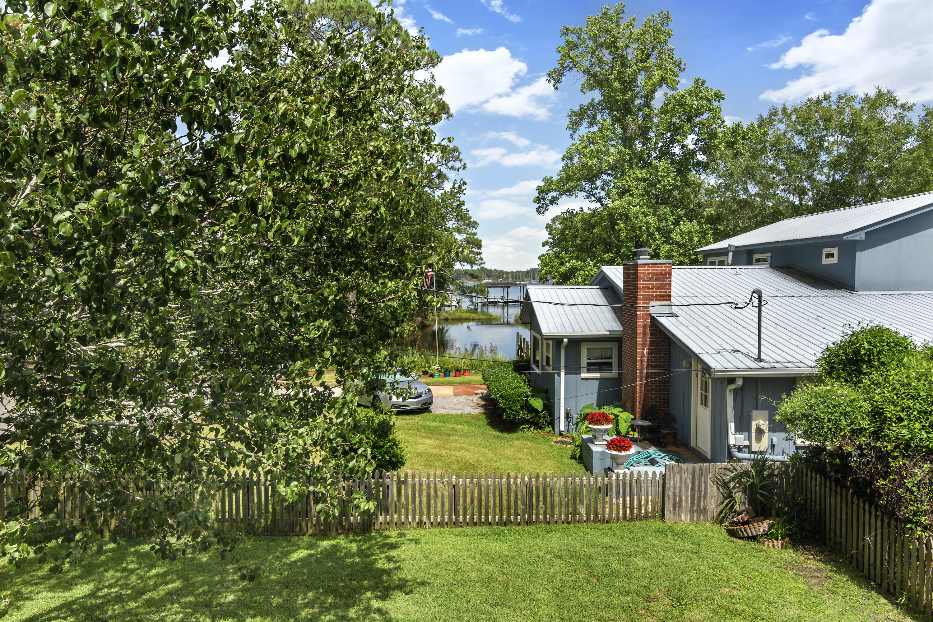 VALPARAISO PINECREST 6 - Residential Lease