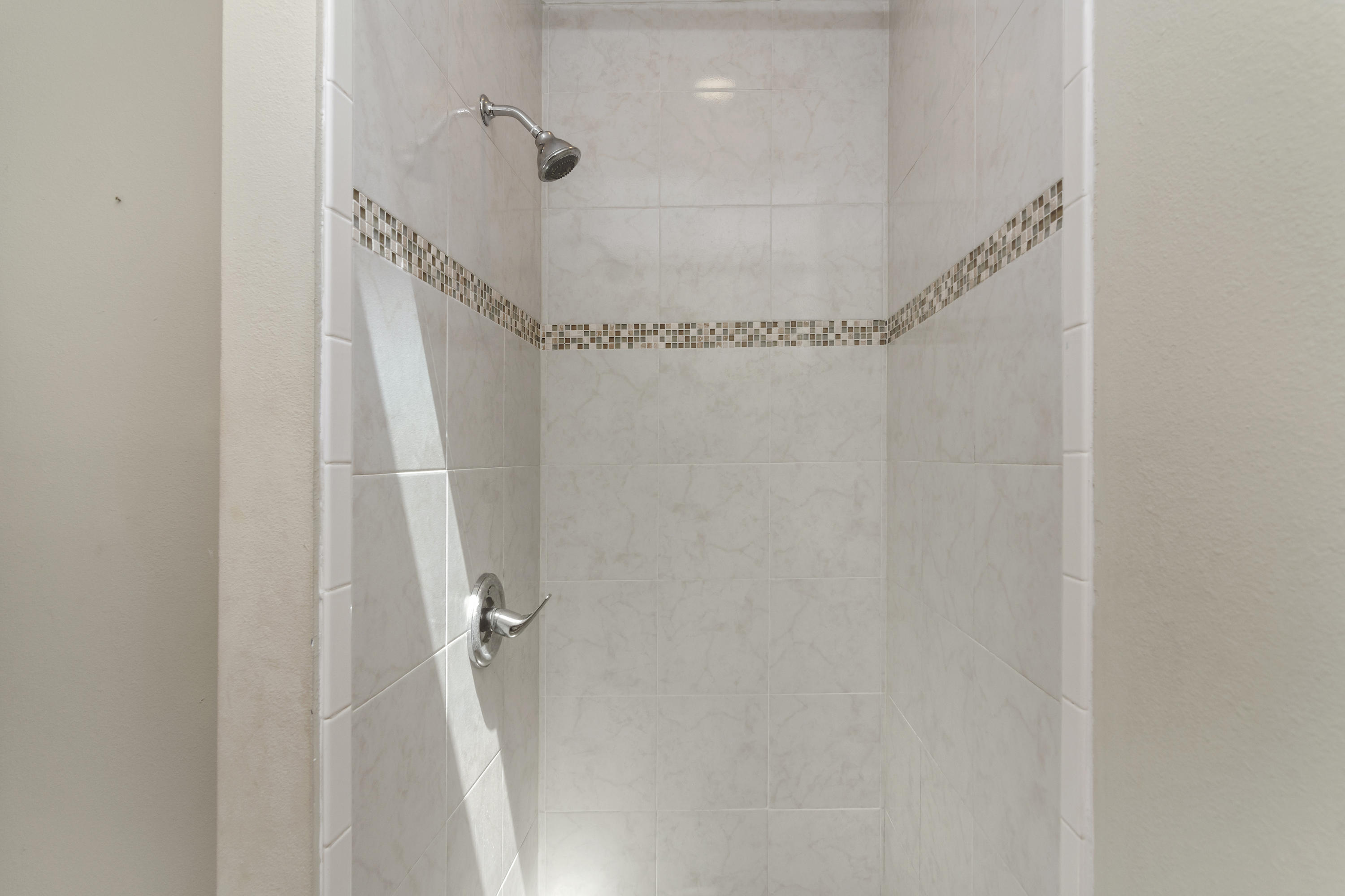 VALPARAISO PINECREST 6 - Residential Lease