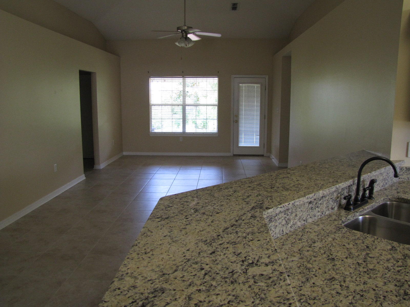 PARADISE RETREAT - Residential