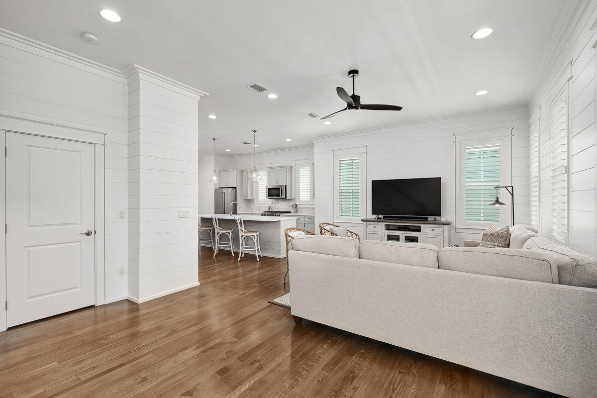 LAKESIDE AT BLUE MOUNTAIN BEACH - Residential