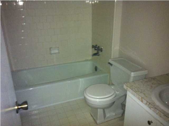 SPANISH VILLAS - Residential Lease