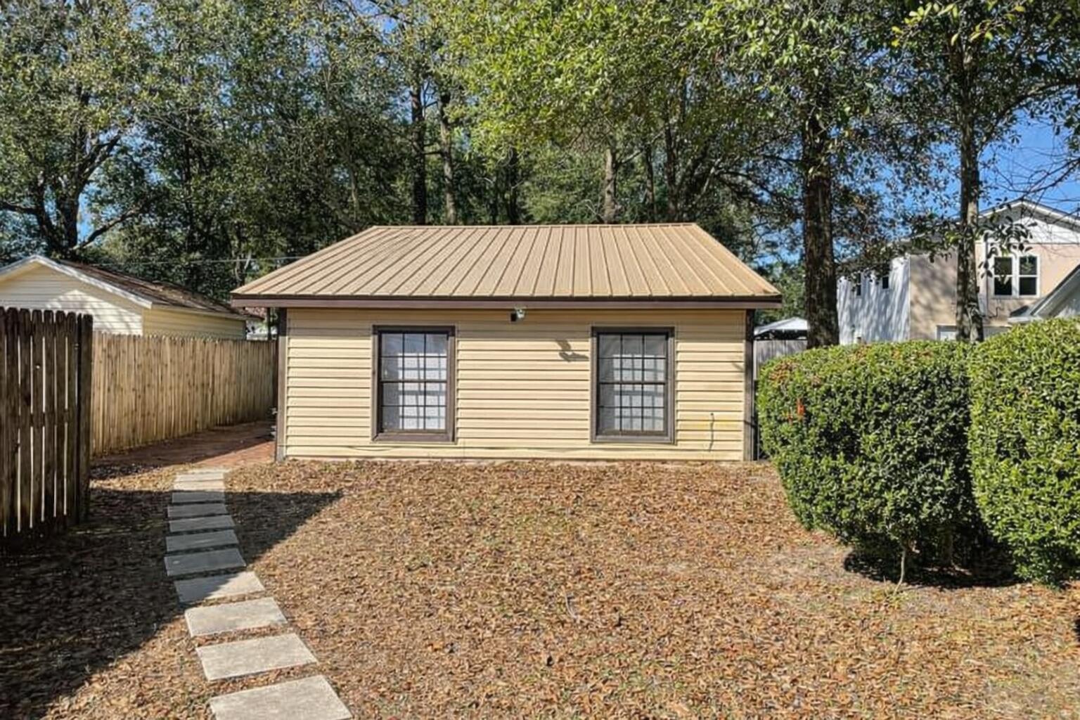 CRESTVIEW - Residential Lease