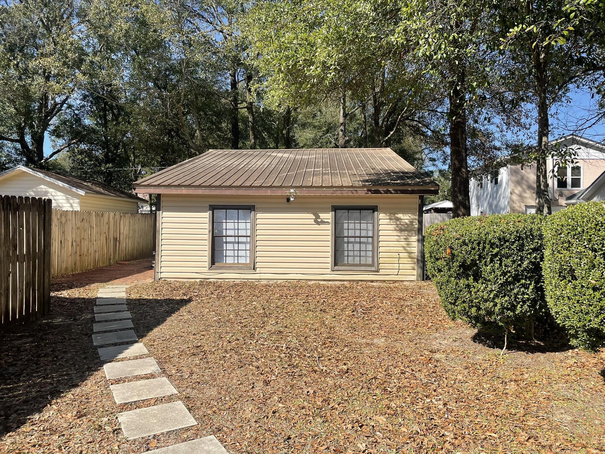 CRESTVIEW - Residential Lease