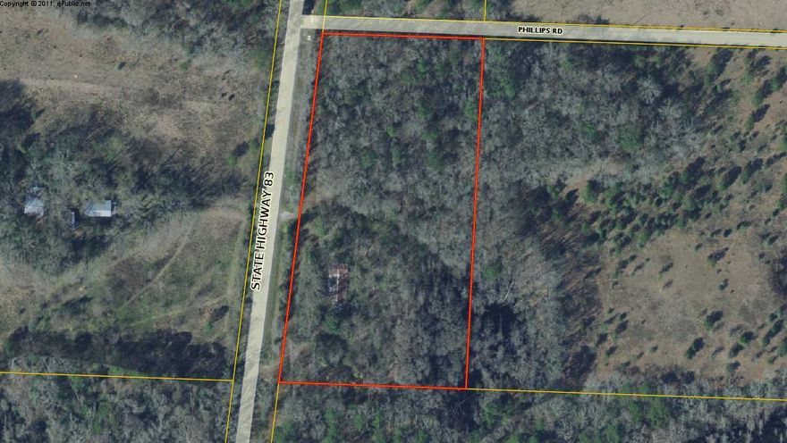 Great country property in Gaskin 4.35 acres located at the state line of Alabama and Florida with 3 septic tanks and 1 well. This property has a 2000 square foot home with 2 bedrooms and 1 bathroom. Home is in disarray but it could be brought back to life with the right buyer. COME! SEE! Place your OFFER!