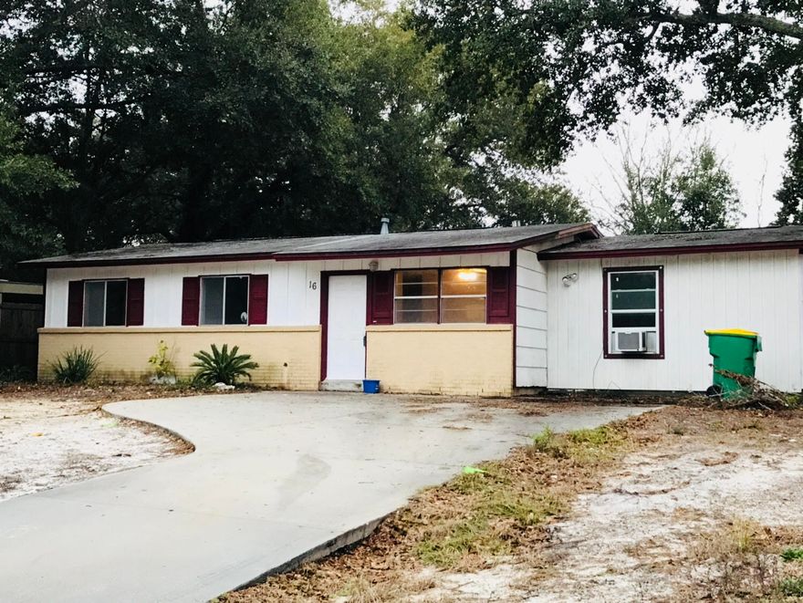 Very close to Hurlburt Field. Convenient to beaches, shopping, and schools. This home is a 3 bedroom, one bath. This would be a great starter home. Tile floors, large kitchen, separate dining room. Yard building for storage and double gate privacy fence entry to back yard.
Water Heater from 2014.