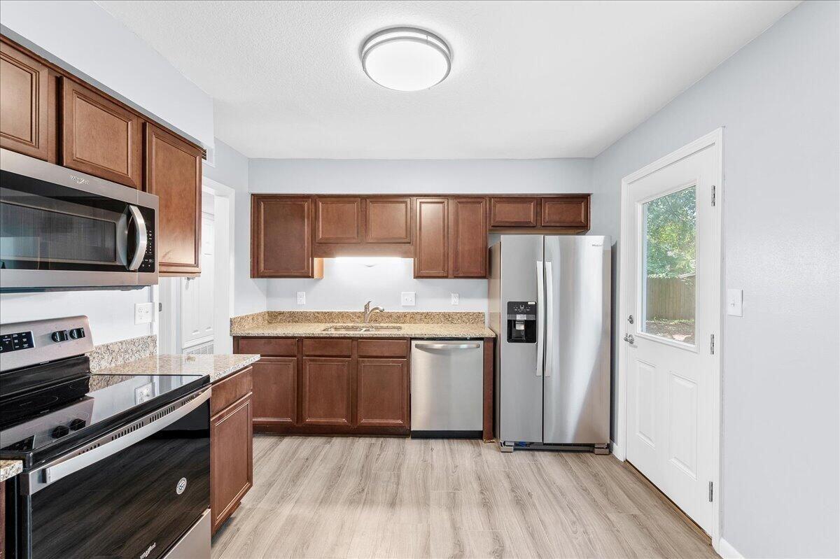 SHERWOOD FOREST - Residential Lease