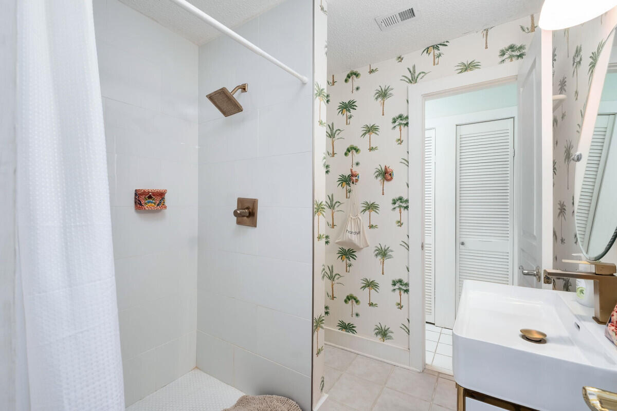 LAKEWOOD OF SEAGROVE BEACH - Residential
