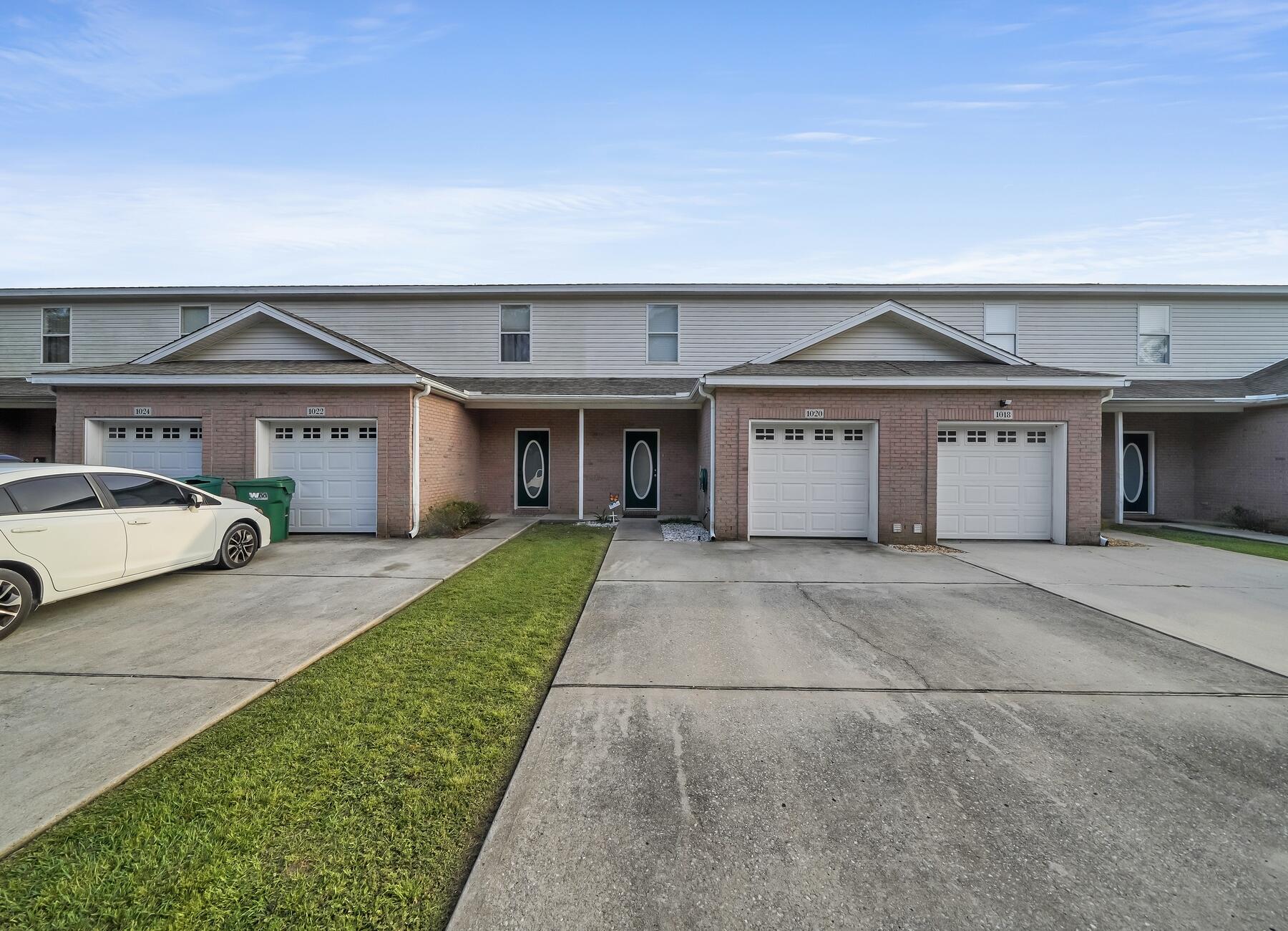 YACHT CLUB OAKS - Residential Lease