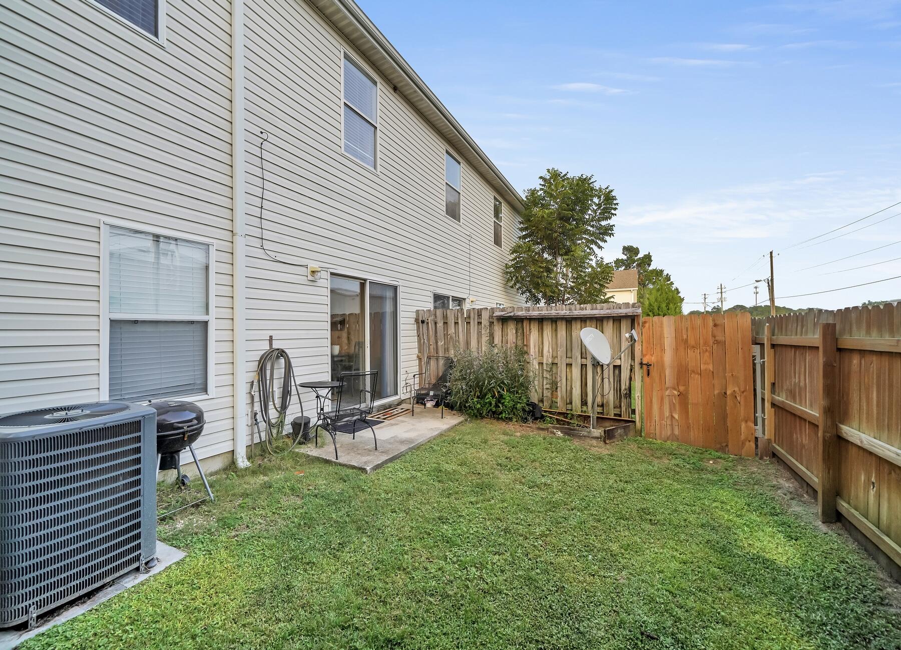 YACHT CLUB OAKS - Residential Lease