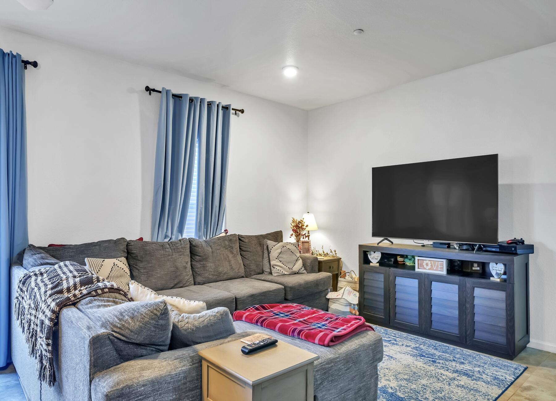 YACHT CLUB OAKS - Residential Lease