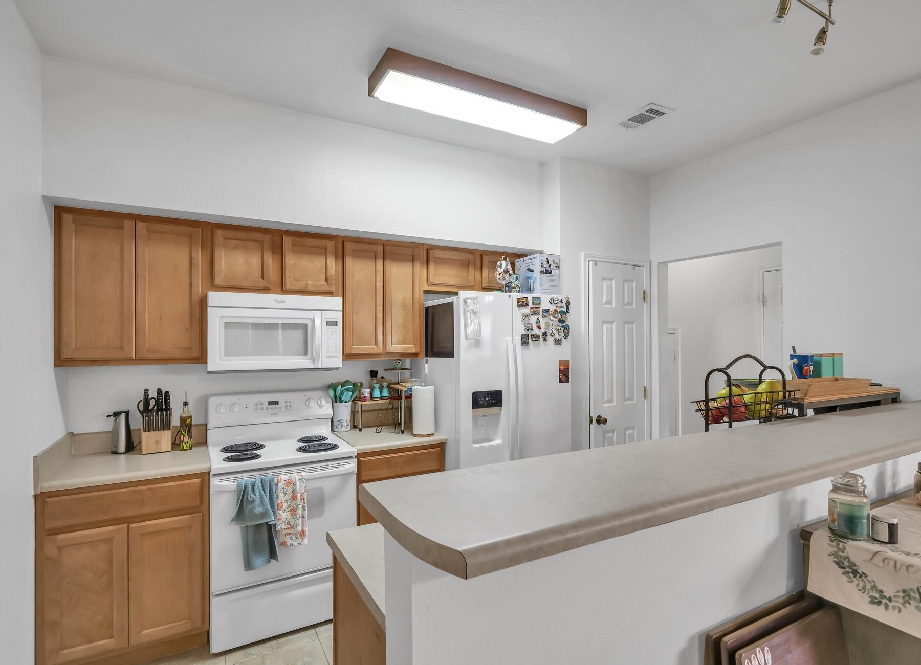 YACHT CLUB OAKS - Residential Lease