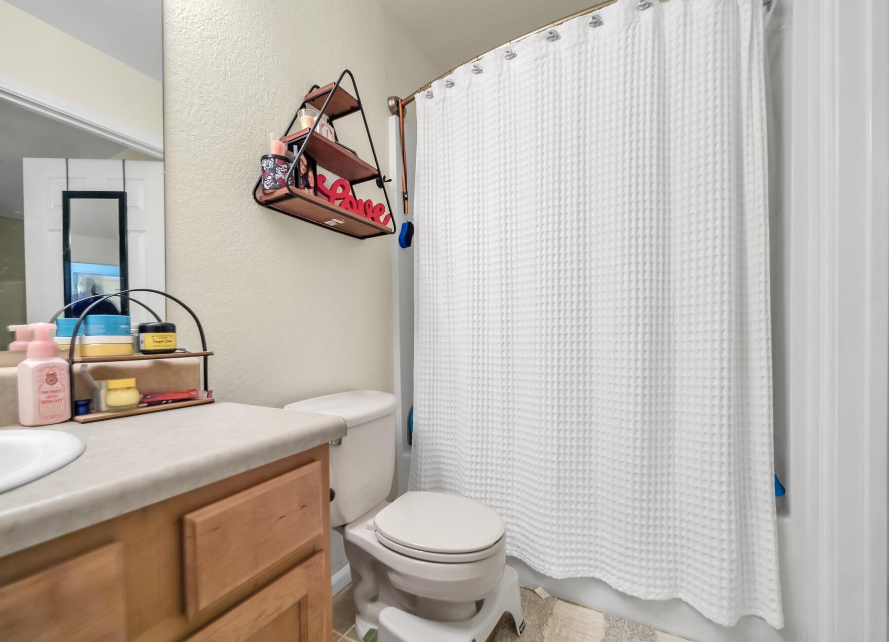 YACHT CLUB OAKS - Residential Lease