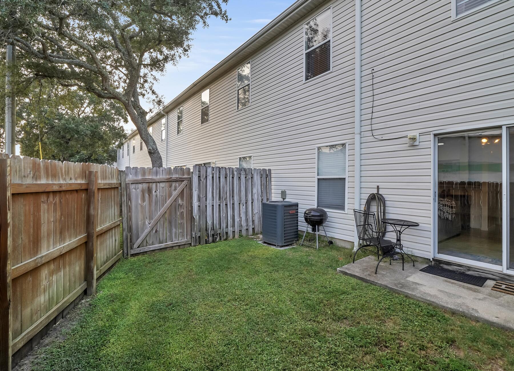 YACHT CLUB OAKS - Residential Lease