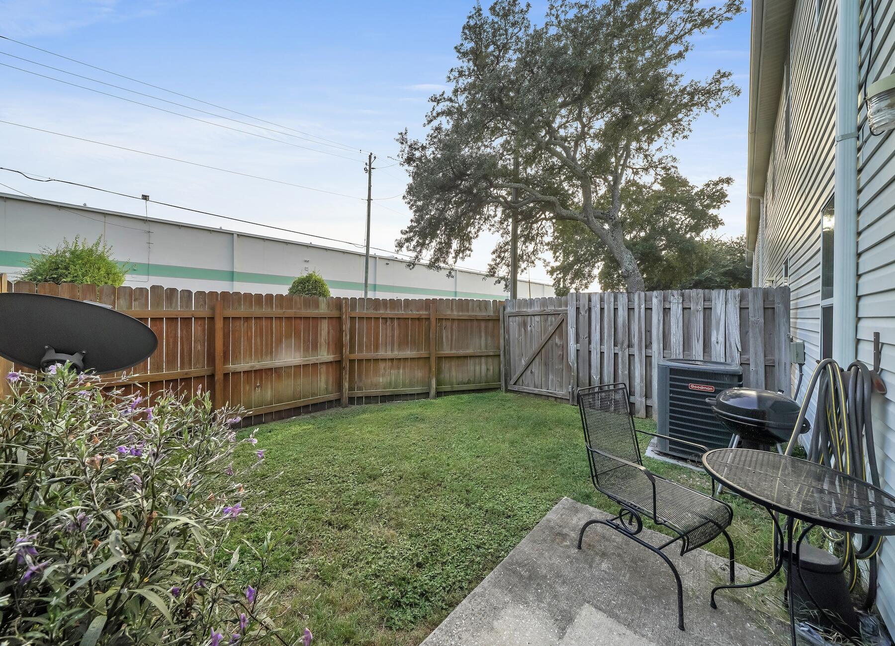 YACHT CLUB OAKS - Residential Lease