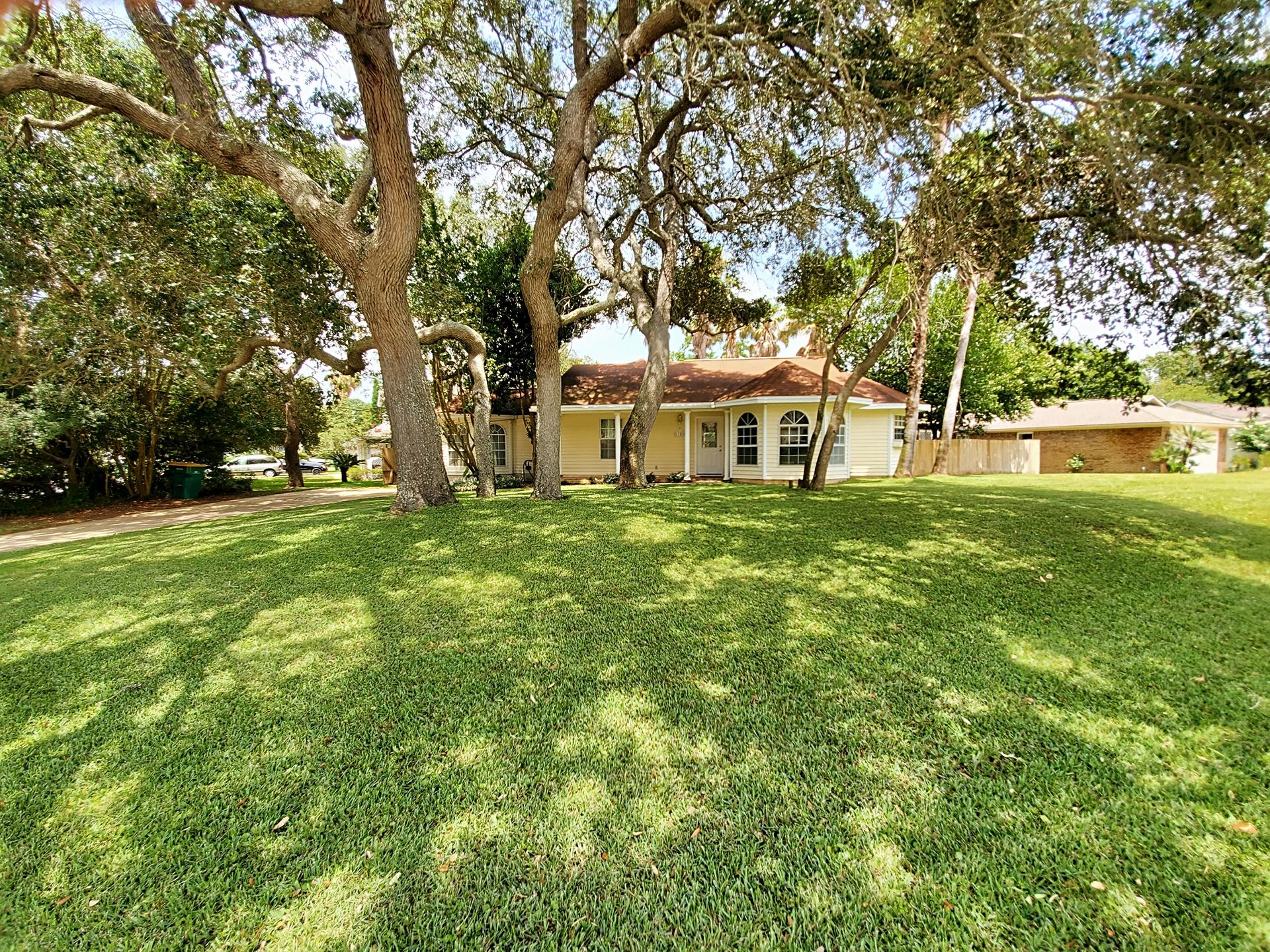 BAYVIEW MANOR - Residential