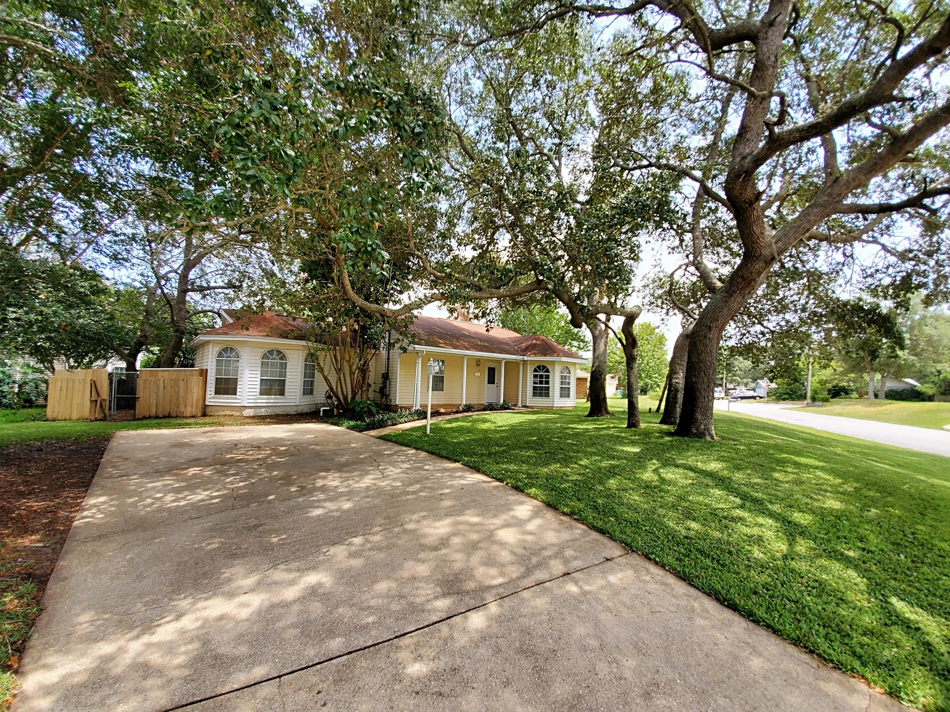 BAYVIEW MANOR - Residential