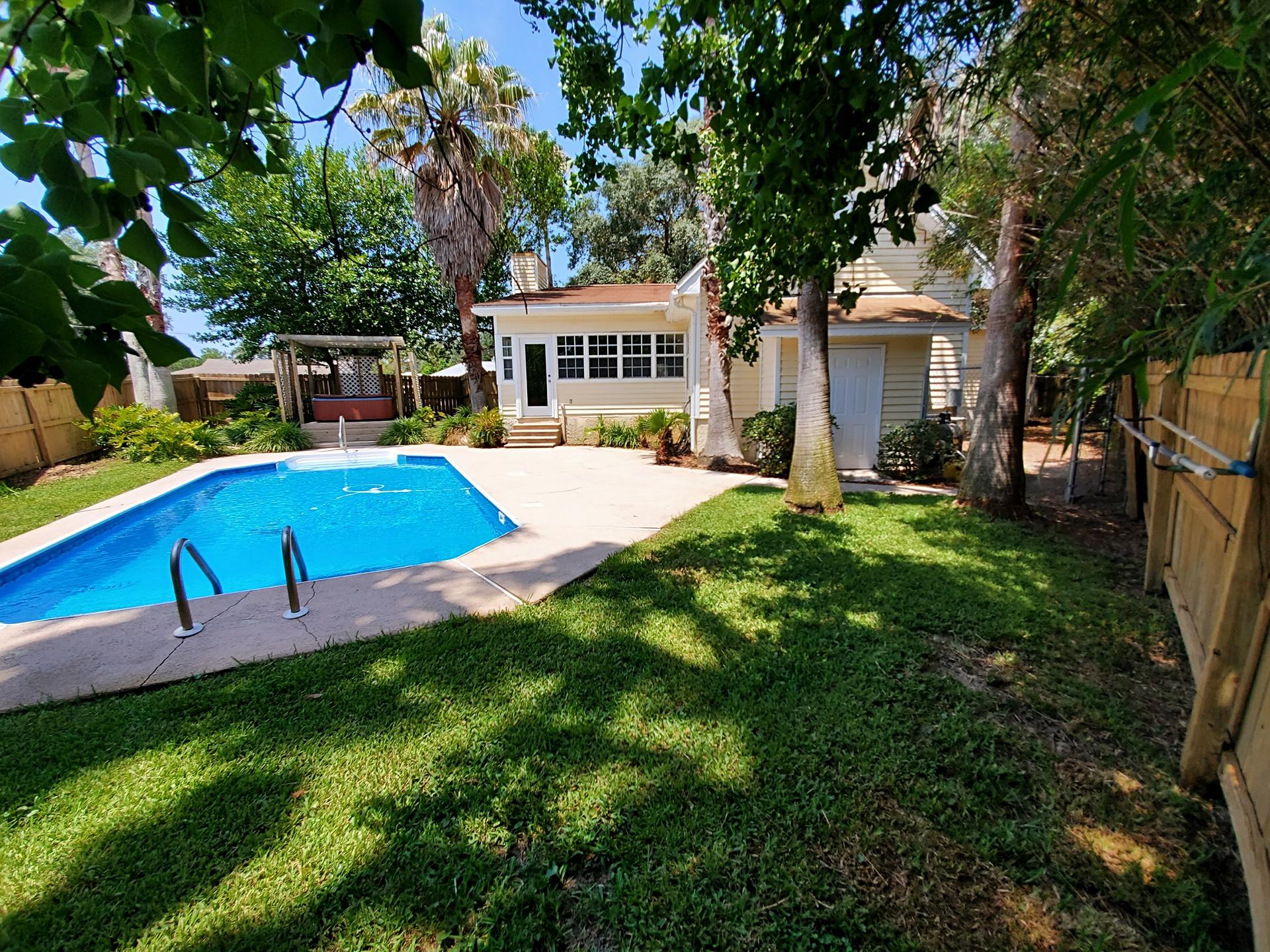 BAYVIEW MANOR - Residential