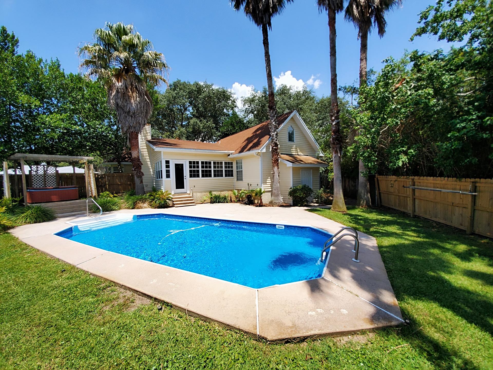 BAYVIEW MANOR - Residential