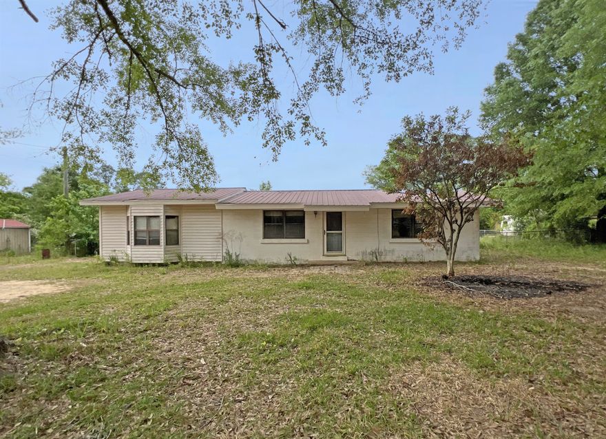 Built in the early 60s, this 3 bedroom 2 bath Auction home is looking for new occupants. With 1697 living square feet, the vinyl sided home rests on nearly 1/2 acres and is just a few miles from Paxton and the Florida/Alabama state line. Home does need repairs and may not qualify for most financing. This leaves an open canvas for visionary new owners.