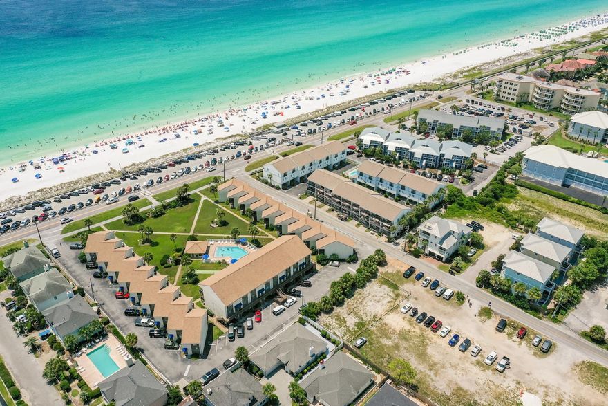 Fantastic gulf views from a spacious 2br/2ba townhome overlooking a beachfront park. Blue Surf is extremely popular with rental guest who enjoy the open lawn, gulf views, community pool, and its close proximity to the beach.
