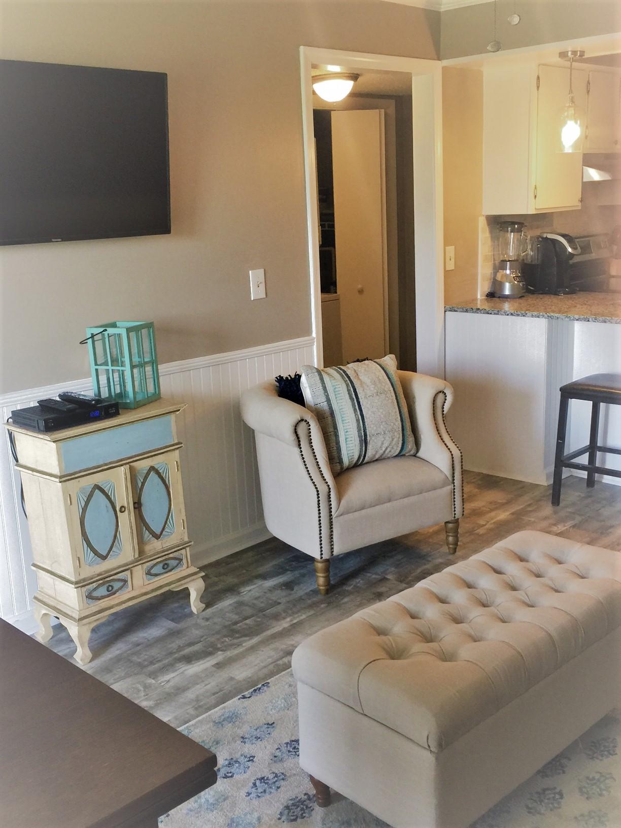 LAKEVIEW CONDO - Residential