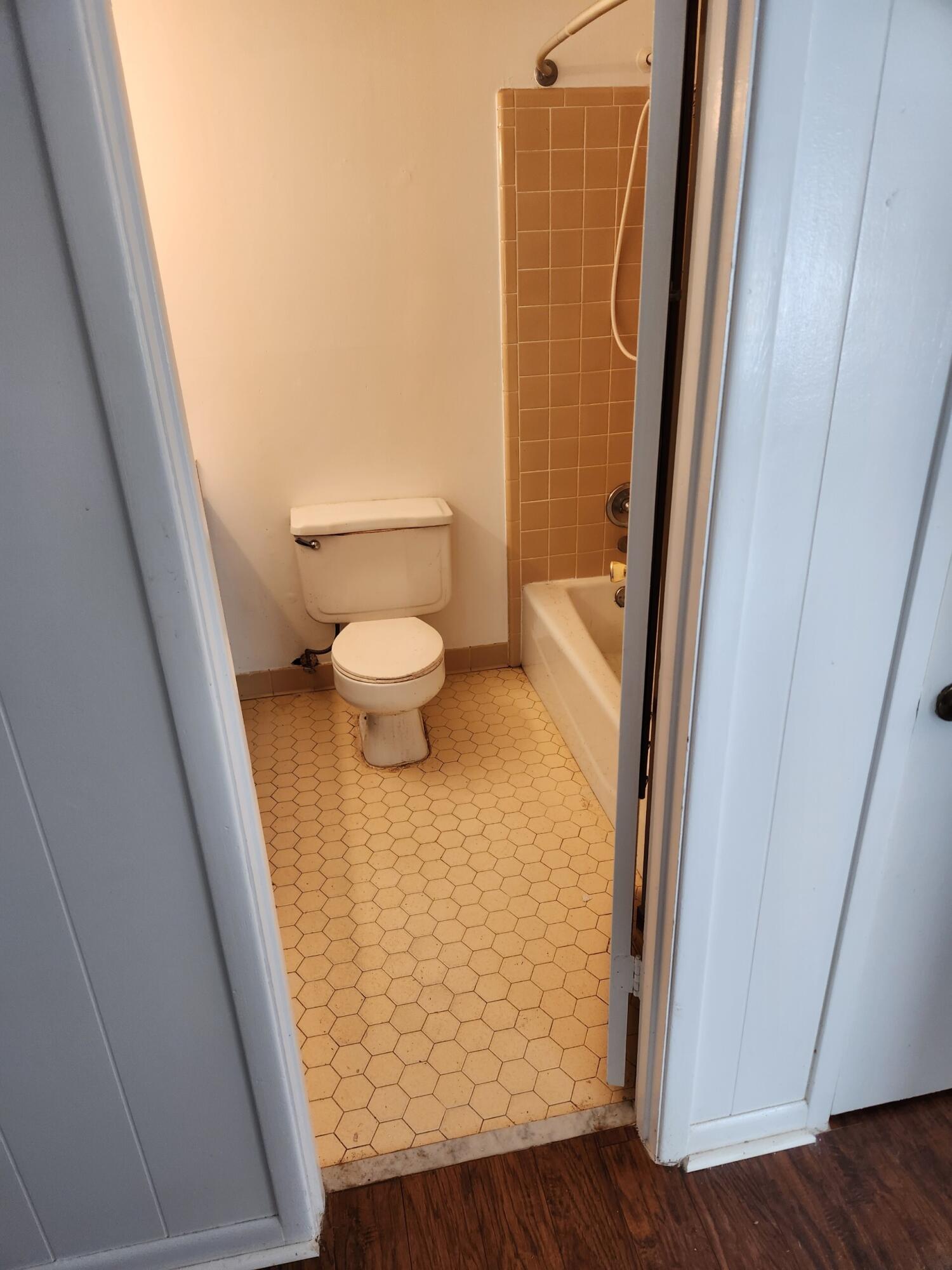 COLLEGE VILLAGE UNIT 2 LOT 17 BLK J ORB 1572 P 567 - Residential