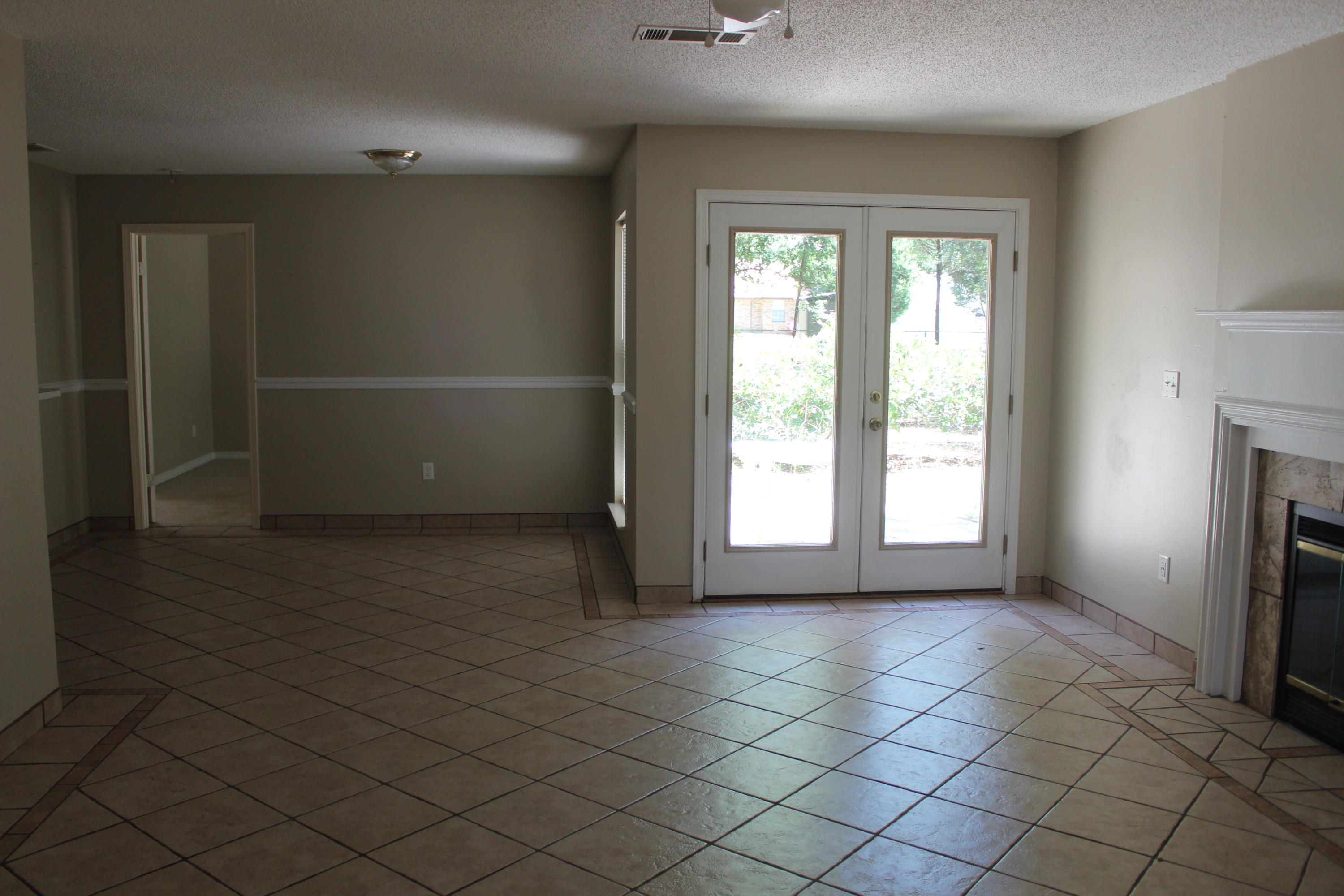 SHOAL CREEK MANOR - Residential