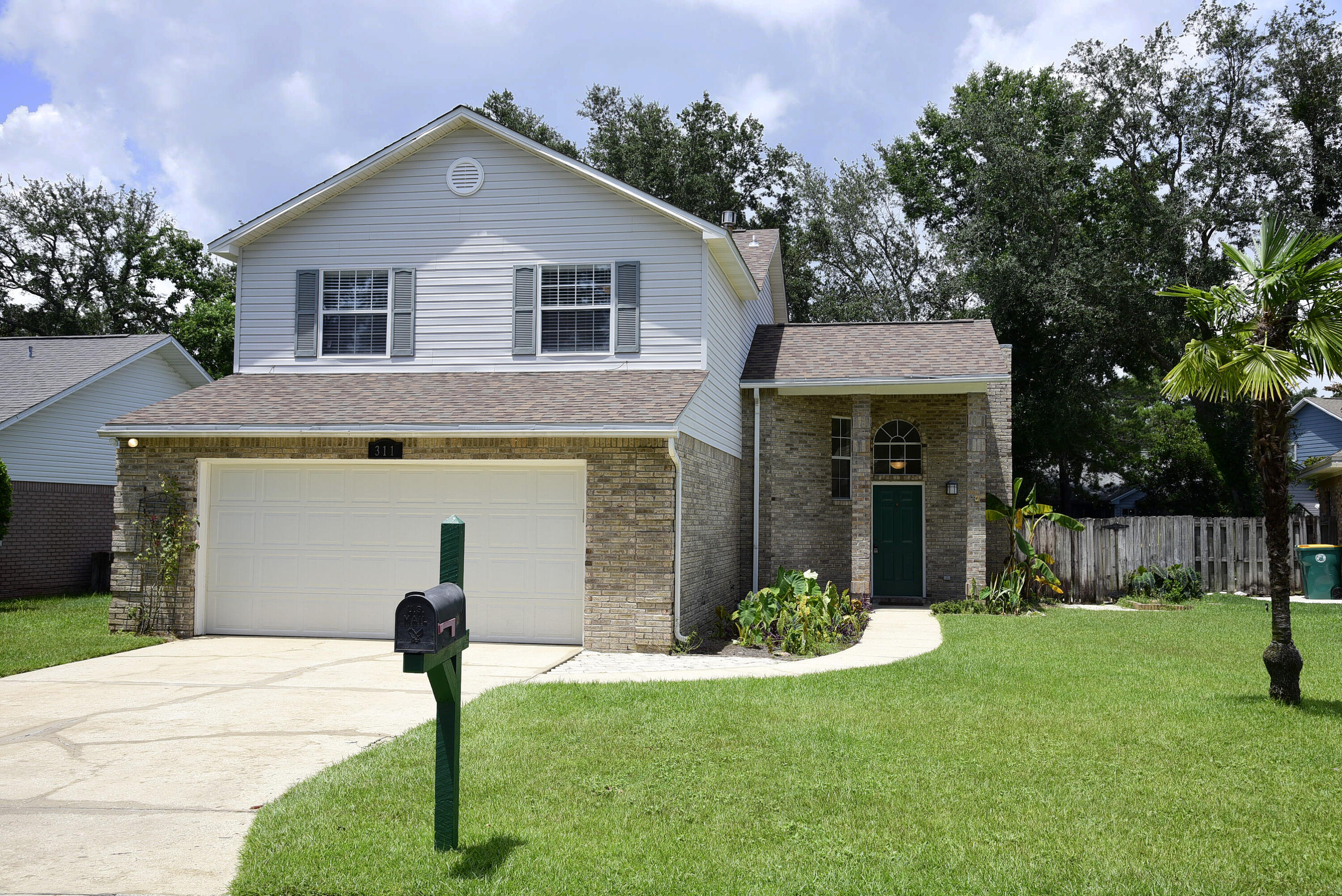 Welcome to your new home in Bluewater Bay! This 3 bedroom, 2.5 bathroom house is perfect for those looking for a comfortable and convenient living space. The fenced back yard provides privacy and a great space for outdoor activities. The master bathroom features a luxurious walk-in shower and soaking tub, perfect for unwinding after a long day. With a double vanity and walk-in closet, there is plenty of storage space for all your needs. This house is in a prime location with easy access to Bluewater Elementary, beaches and bases. Don't miss out on this fantastic opportunity to make this house your new home! Contact us today for your showing!