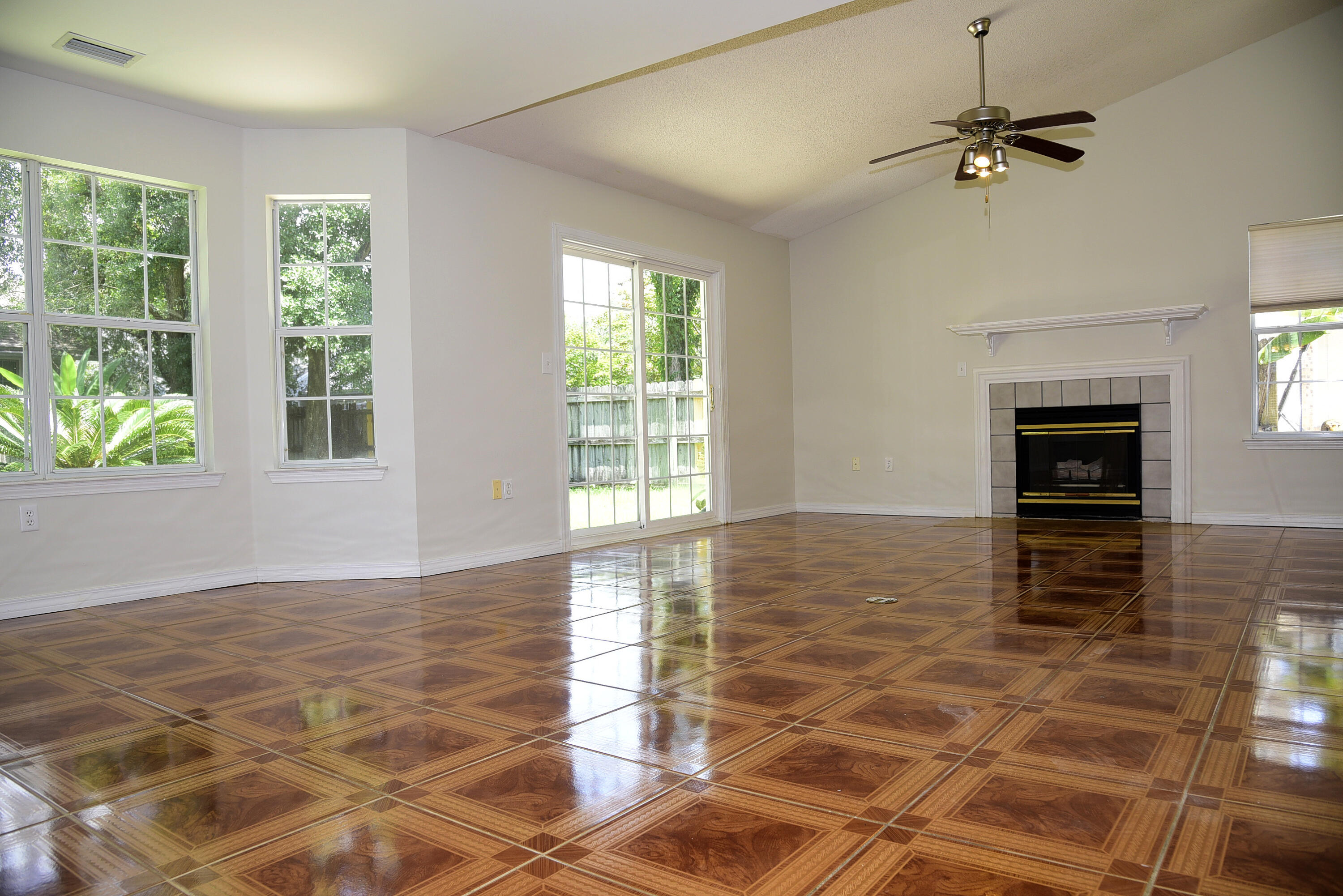 PARKWOOD PLACE AT BLUEWATER BAY - Residential Lease