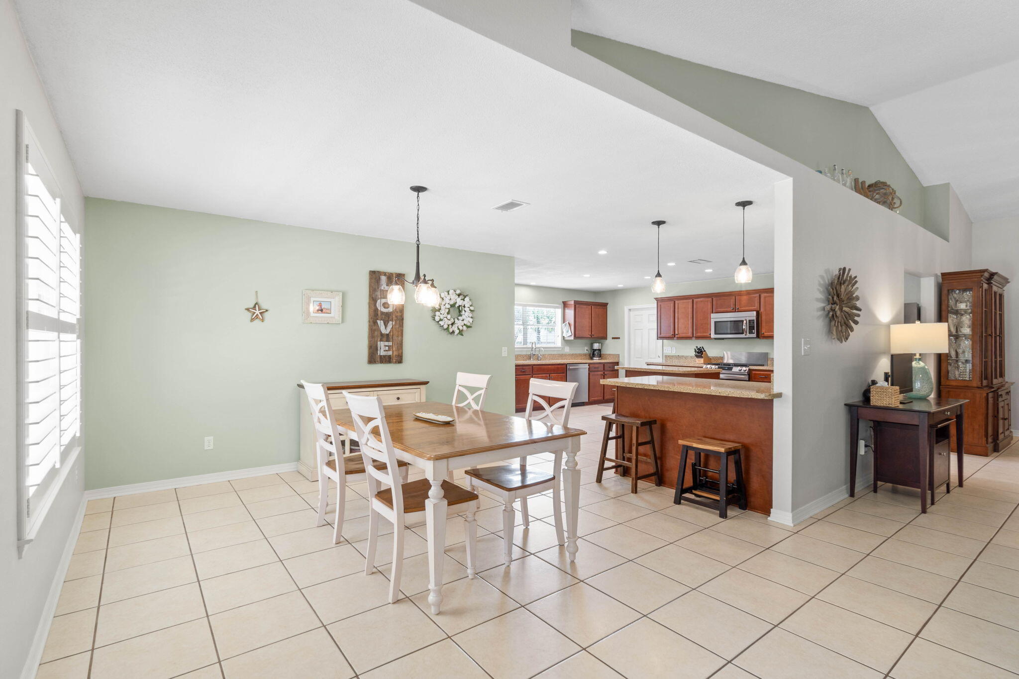 BISCAYNE POINTE - Residential