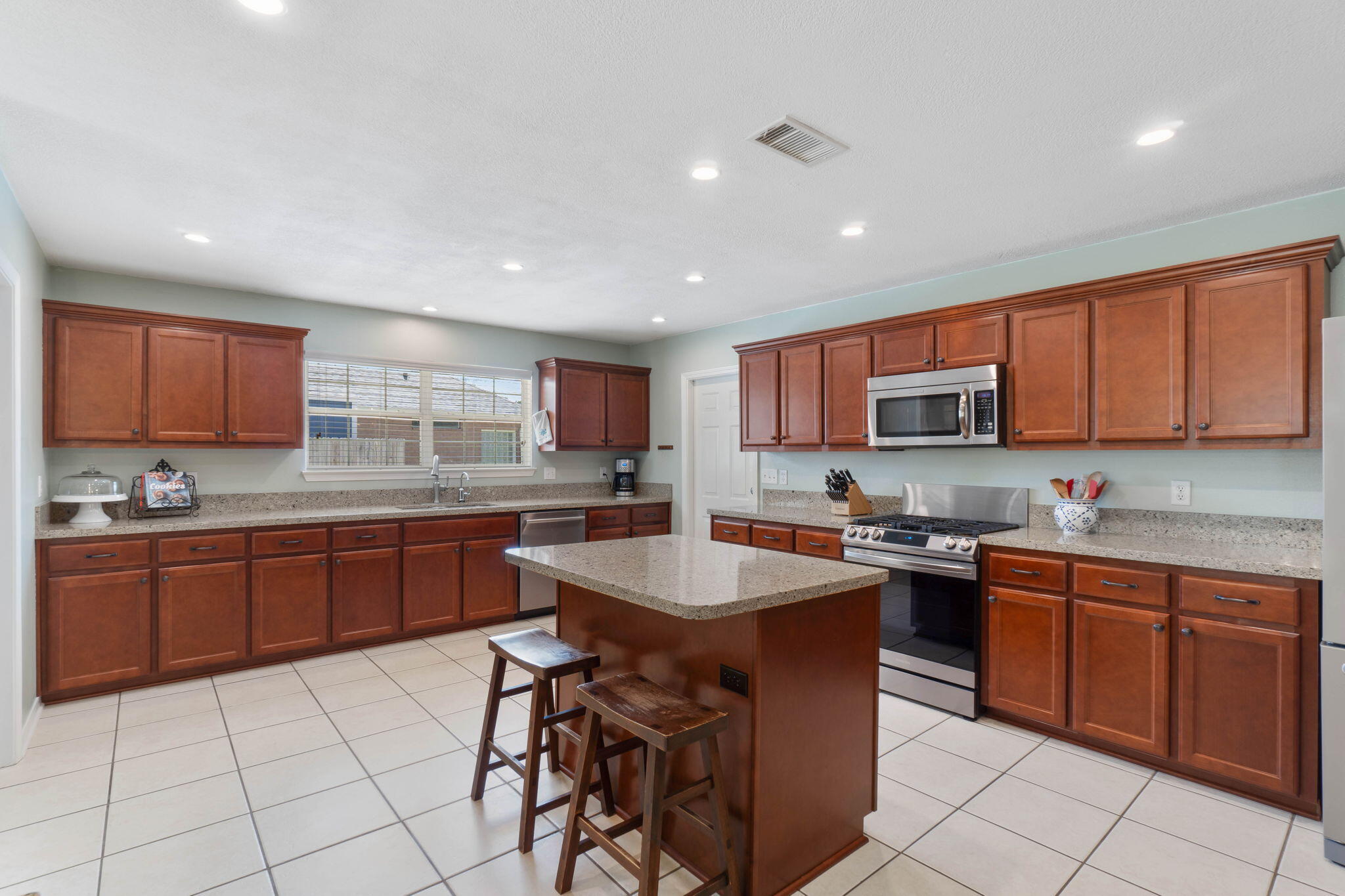 BISCAYNE POINTE - Residential