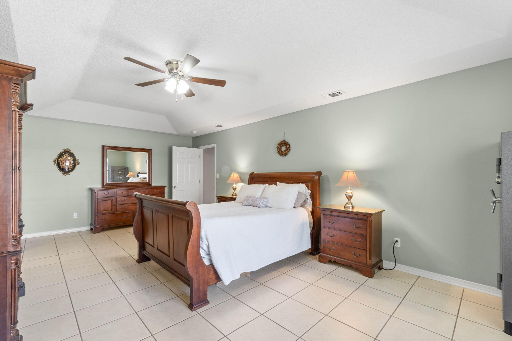 BISCAYNE POINTE - Residential