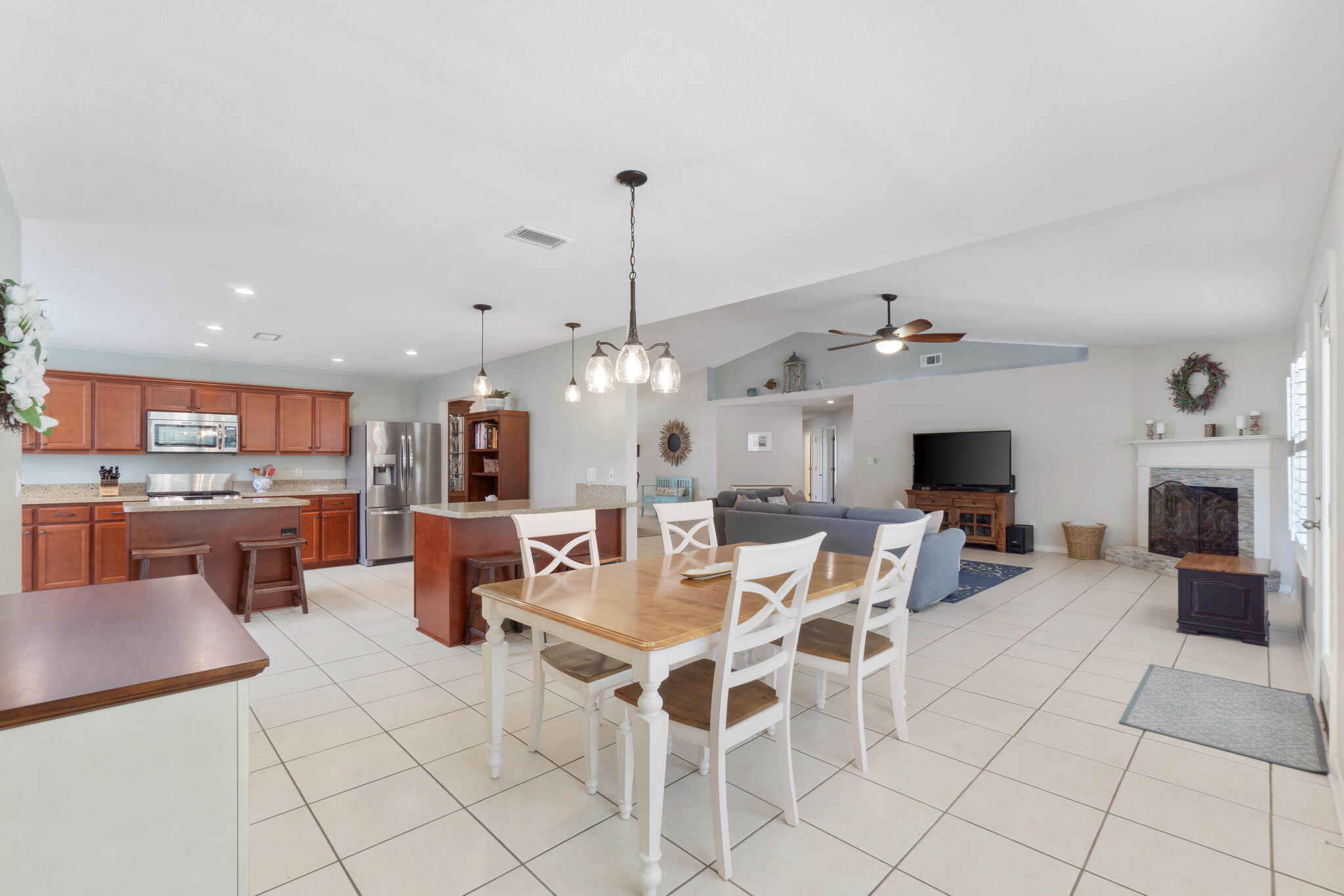 BISCAYNE POINTE - Residential