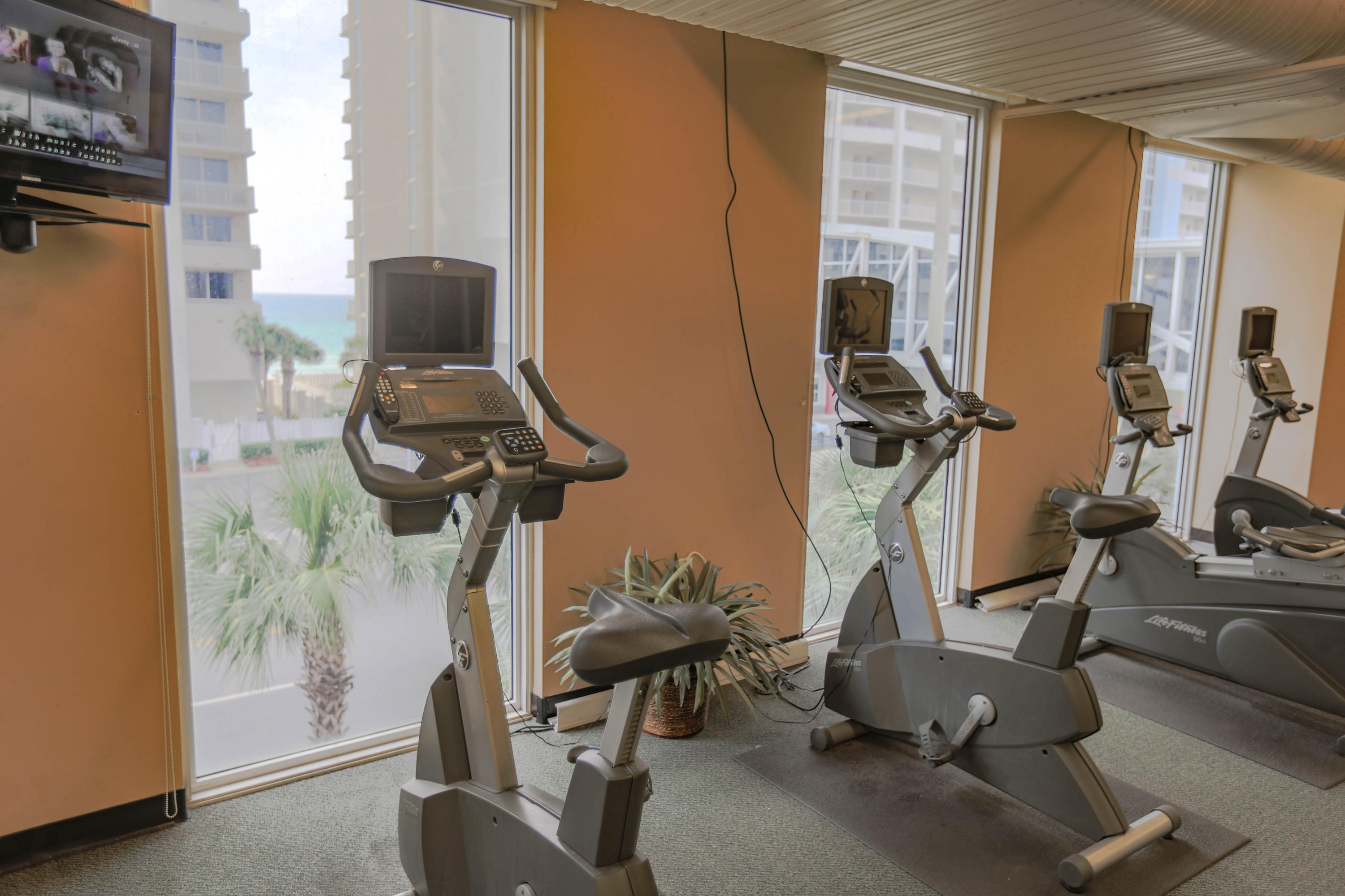 MAJESTIC BEACH TOWERS I - Residential