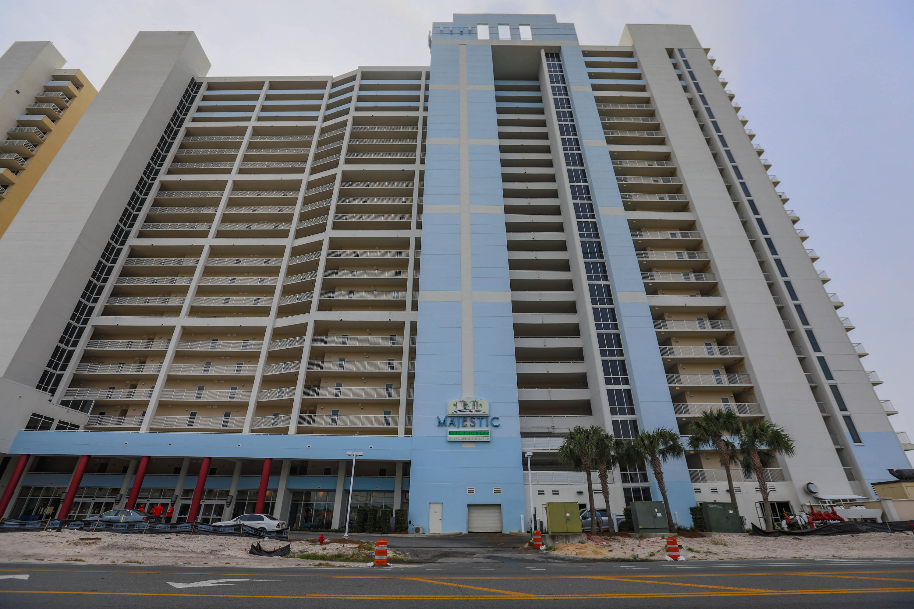 MAJESTIC BEACH TOWERS I - Residential