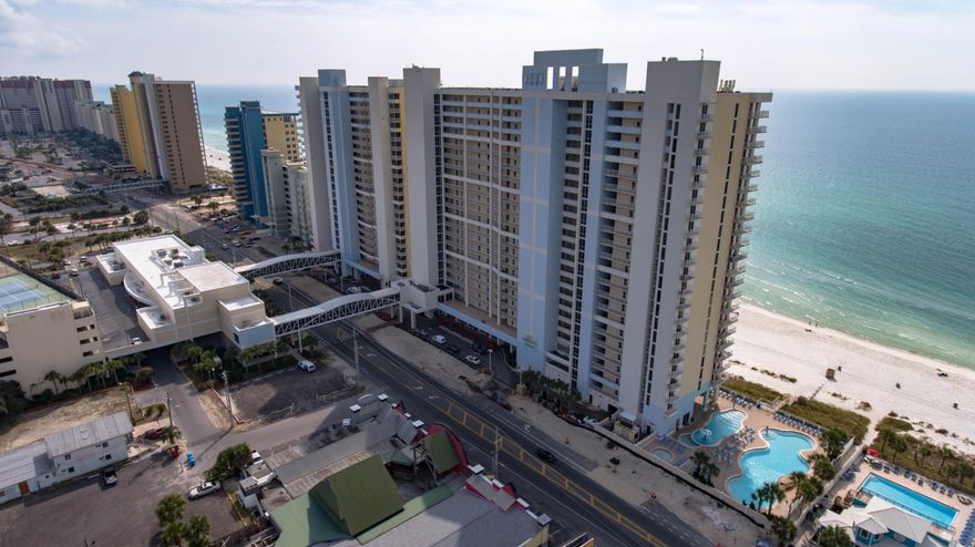 DELUXE GULF FRONT STUDIO CONDO with a BUNK ROOM located on the World's Most Beautiful white sand beaches and emerald coast line! Renovated. Granite counter tops in kitchen & bathroom, new furniture & all new appliances 2016. Non rental-owners vacation home. Enjoy the good life at Majestic Beach with an unparalleled deck of resort style amenities including: 650 linear feet of sugar white sand. GULF FRONTAGE, Four Large outdoor pools (2 at Tower I & 2 at Tower II), Two Indoor heated pools (one in Tower I and one in Tower II), Two hot tubs, Baby pool, Wading pool with waterfall, H20 Bar and Grill serving Gulf side/Poolside lunch and dinner, Large outdoor dining area, State of the Art Fitness center with steam room and sauna, 130 seat Stadium seating Movie Theatre, Convention center,Private