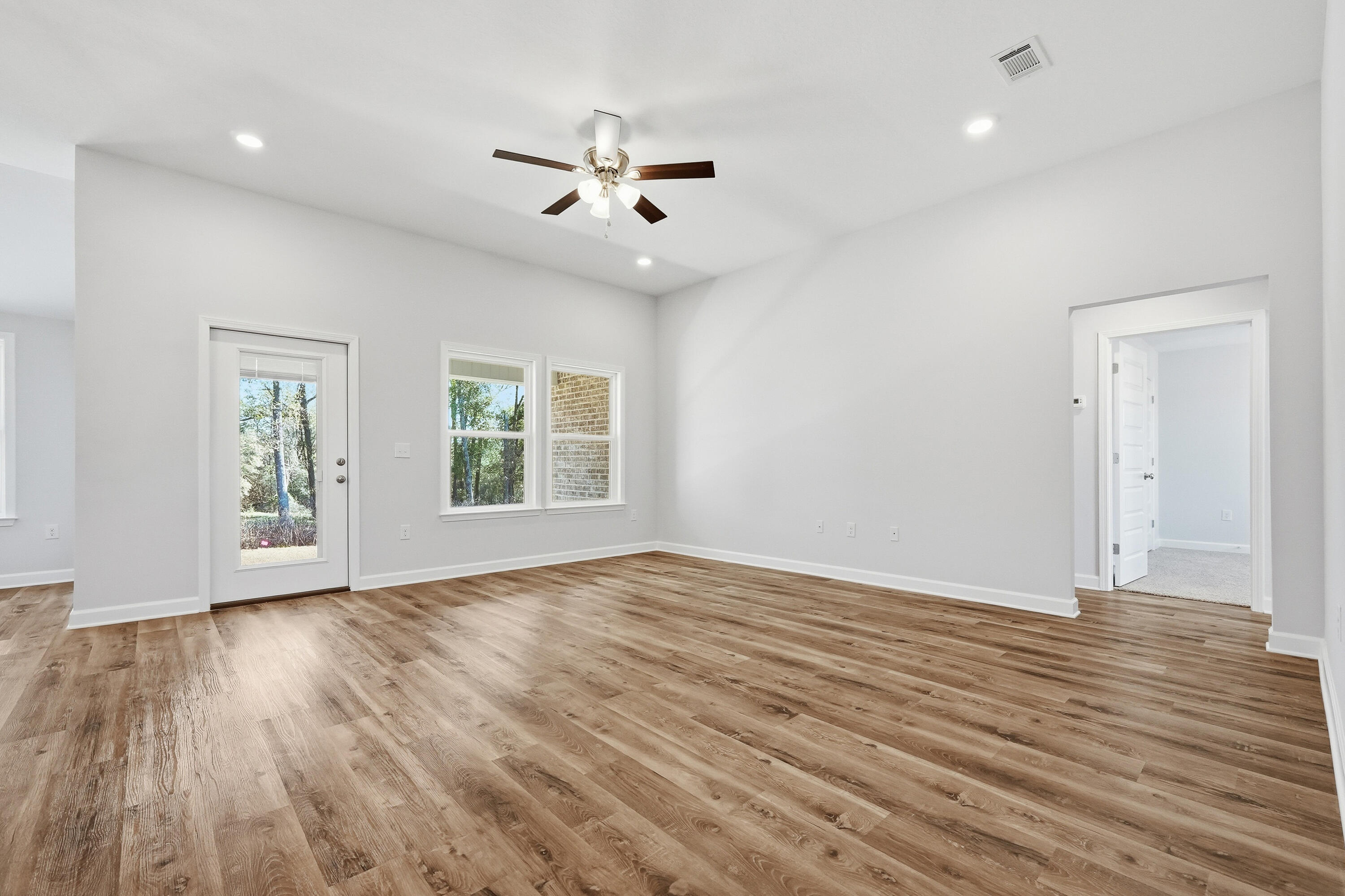 SOUTHERN DAY CHATEAU - Residential