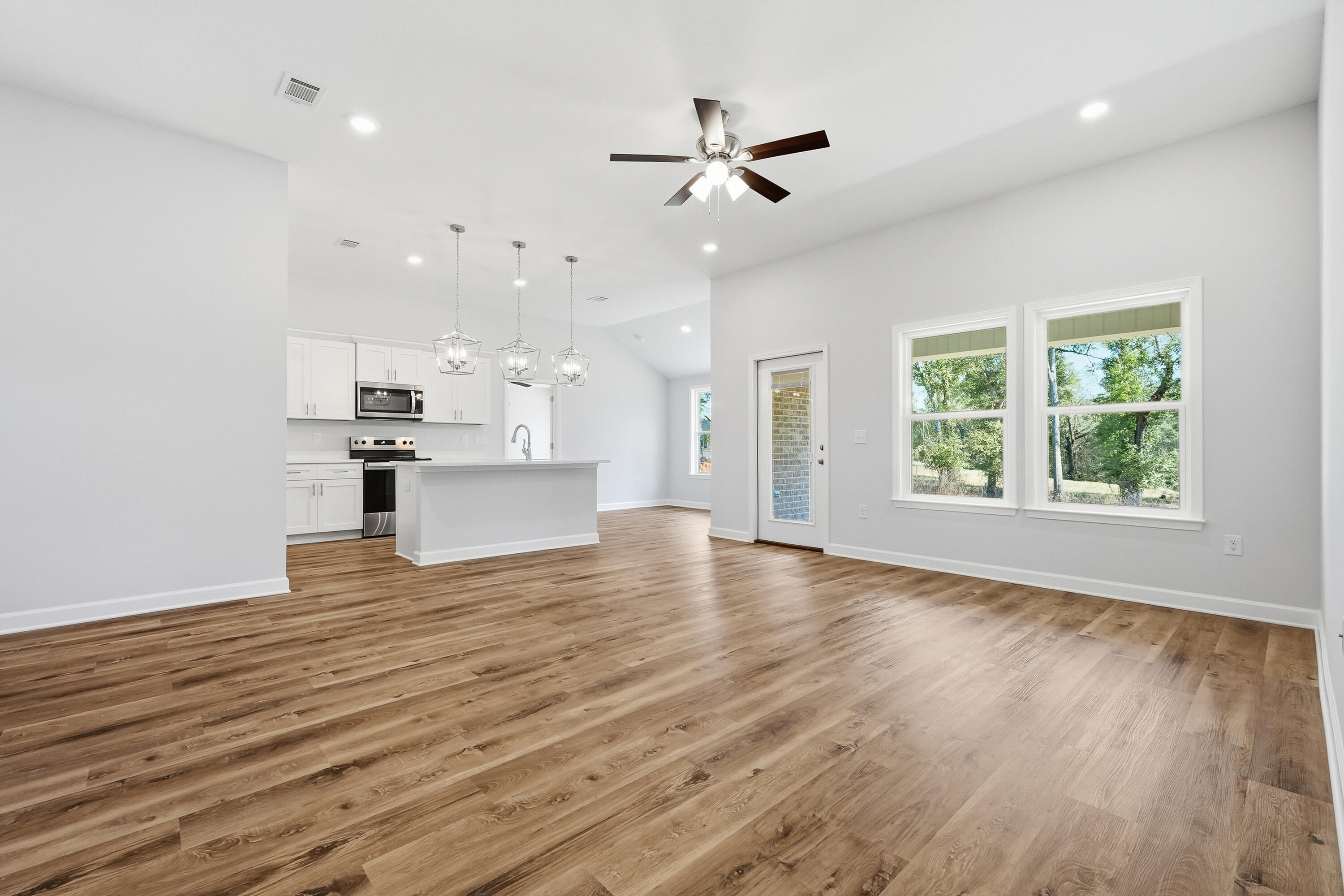 SOUTHERN DAY CHATEAU - Residential