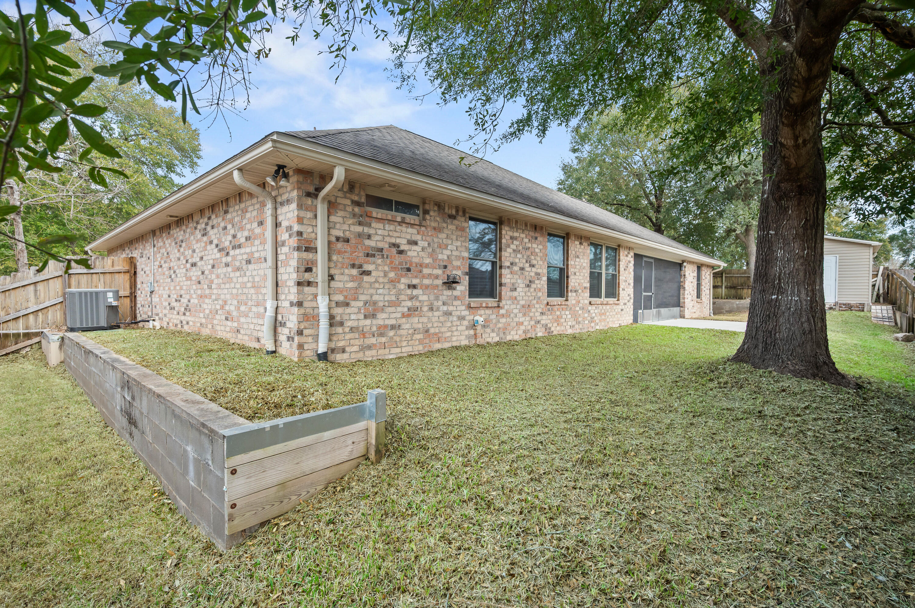 TRAILWOOD ESTATES - Residential