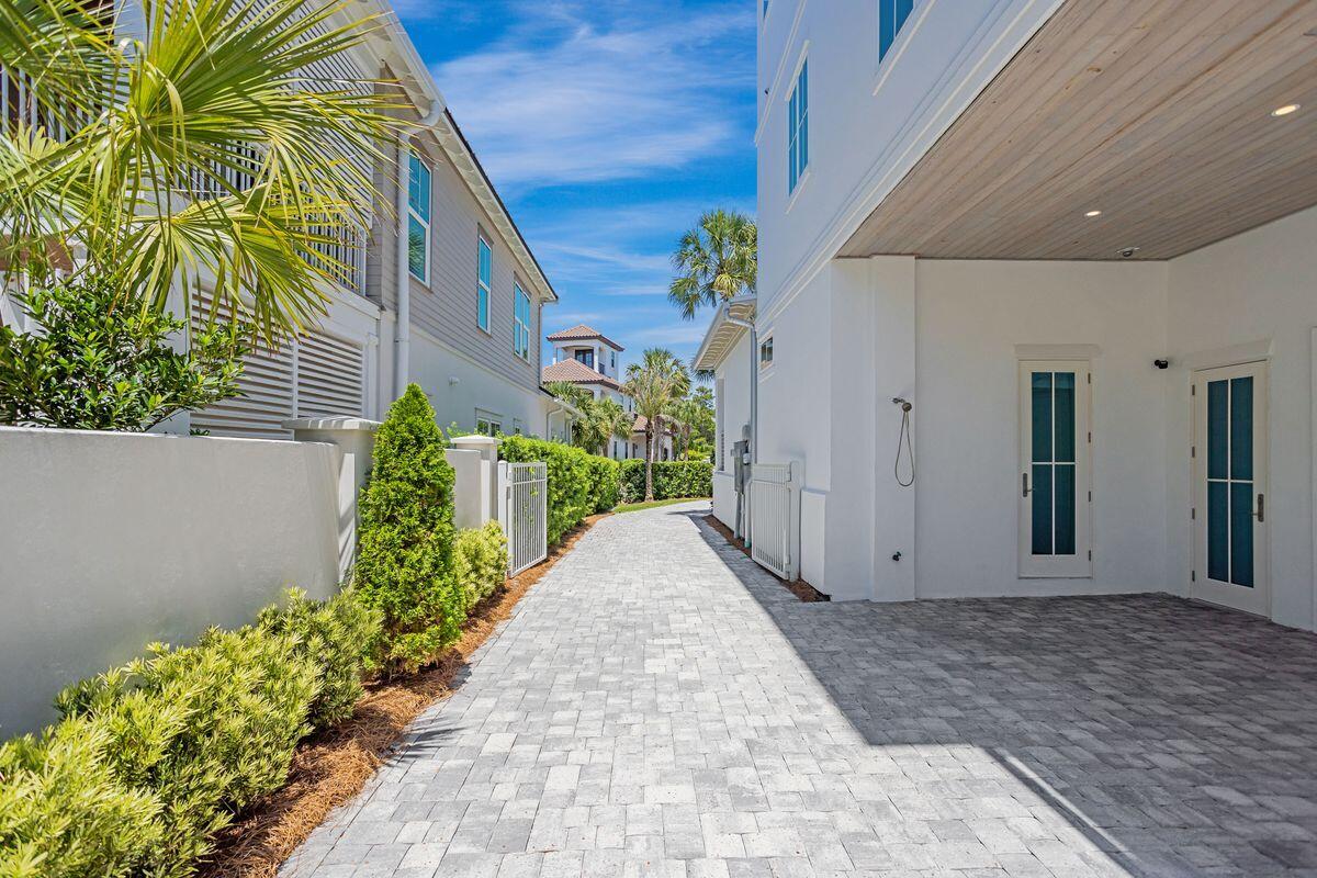 VILLAGE OF WHITE CLIFFS THE - Residential