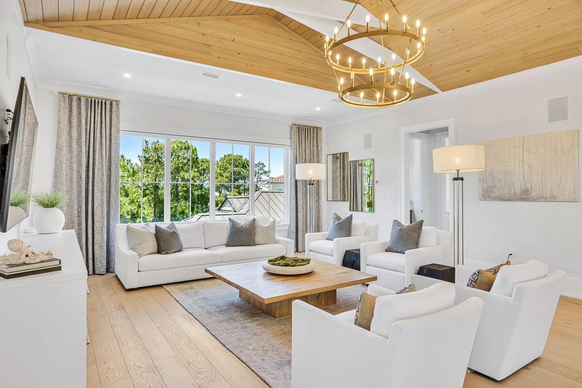 VILLAGE OF WHITE CLIFFS THE - Residential