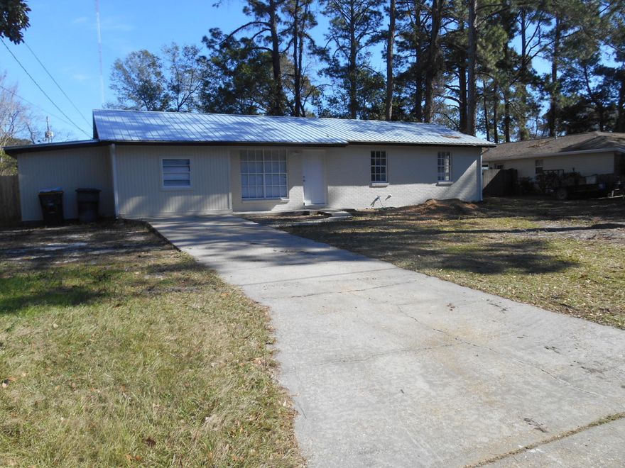 This house was built in 1965, HOWEVER, HAS BEEN UPDATED TO REFLECT 1995. PROPERTY APPRAISER HAS BEEN OUT TO VERIFY SQUARE FOOTAGE ETC.Split floorplan. 3 BR, 3 full baths, with inside laundry/utility room. Tile throughout, Kitchen has stainless/black appliances, and a pantry. Sliding doors from dining area to backyard for easy access. Master BR is HUGE along with a master closet that is 8x13!! All showers are tile, Large privacy fenced backyard to put your pool or hottub. Tile throughout. Ceiling fans, Buyer to verify any and all information deemed important to them.