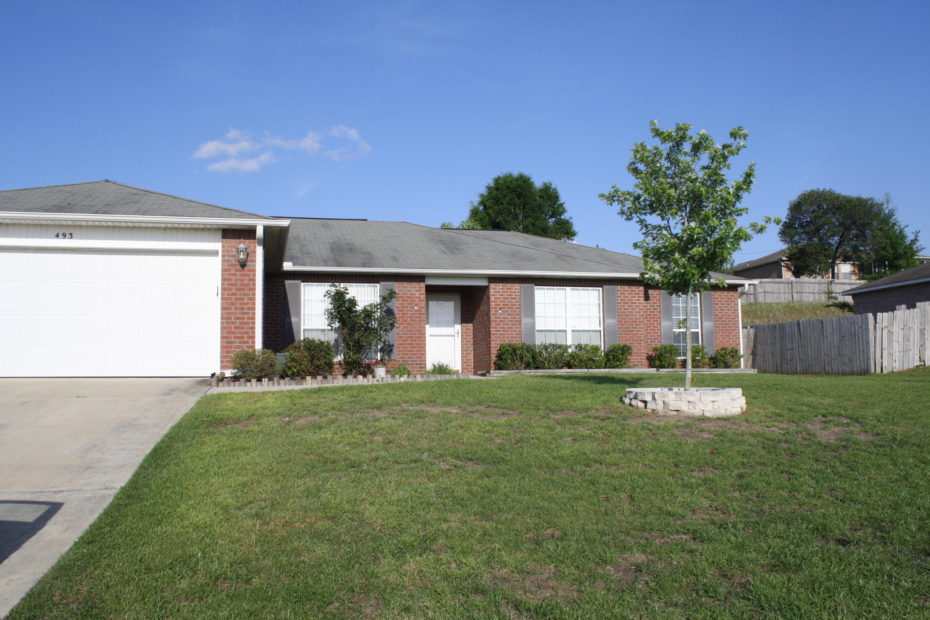 THIS HOME IS CLOSE TO THE SCHOOLS, HOSPITAL, EGLIN AFB, 7TH FORCES AND DUKE FIELD.EAT IN KITCHEN , FORMAL DINING RM, TWO CAR GARAGE. NO PETS ALLOWED