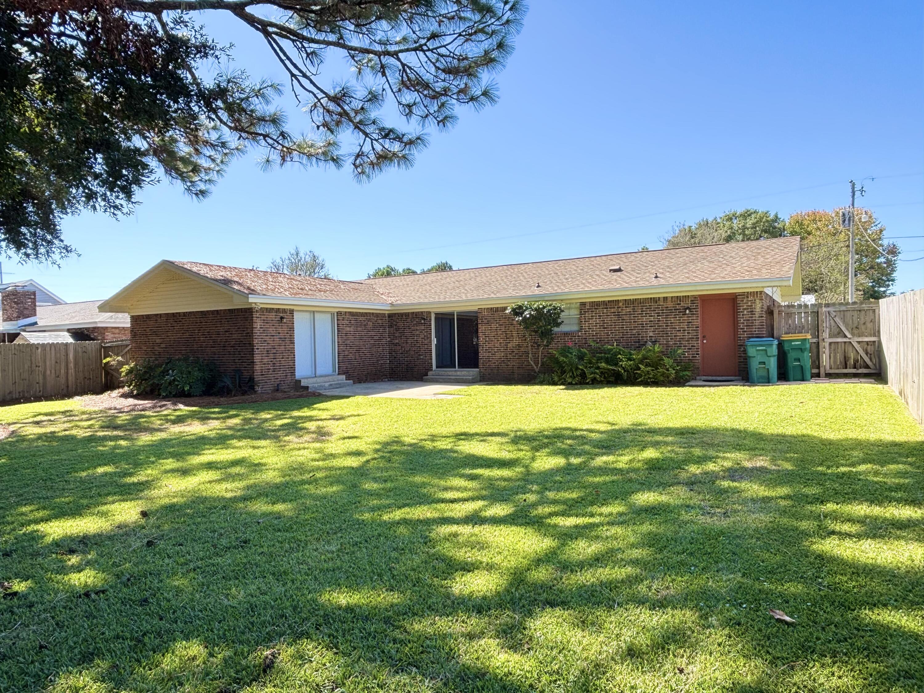 CASA LOMA S/D - Residential Lease