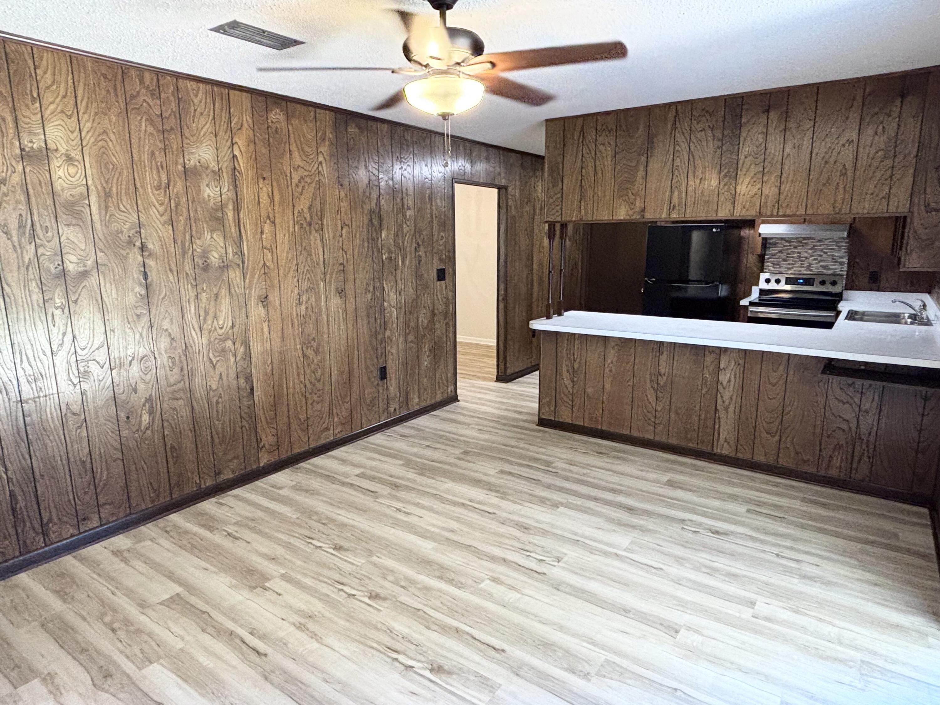 CASA LOMA S/D - Residential Lease