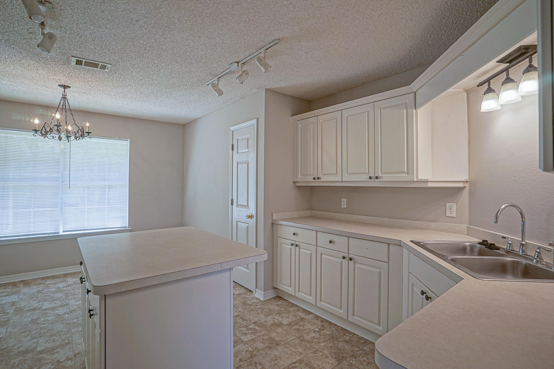 Country Breeze East - Residential