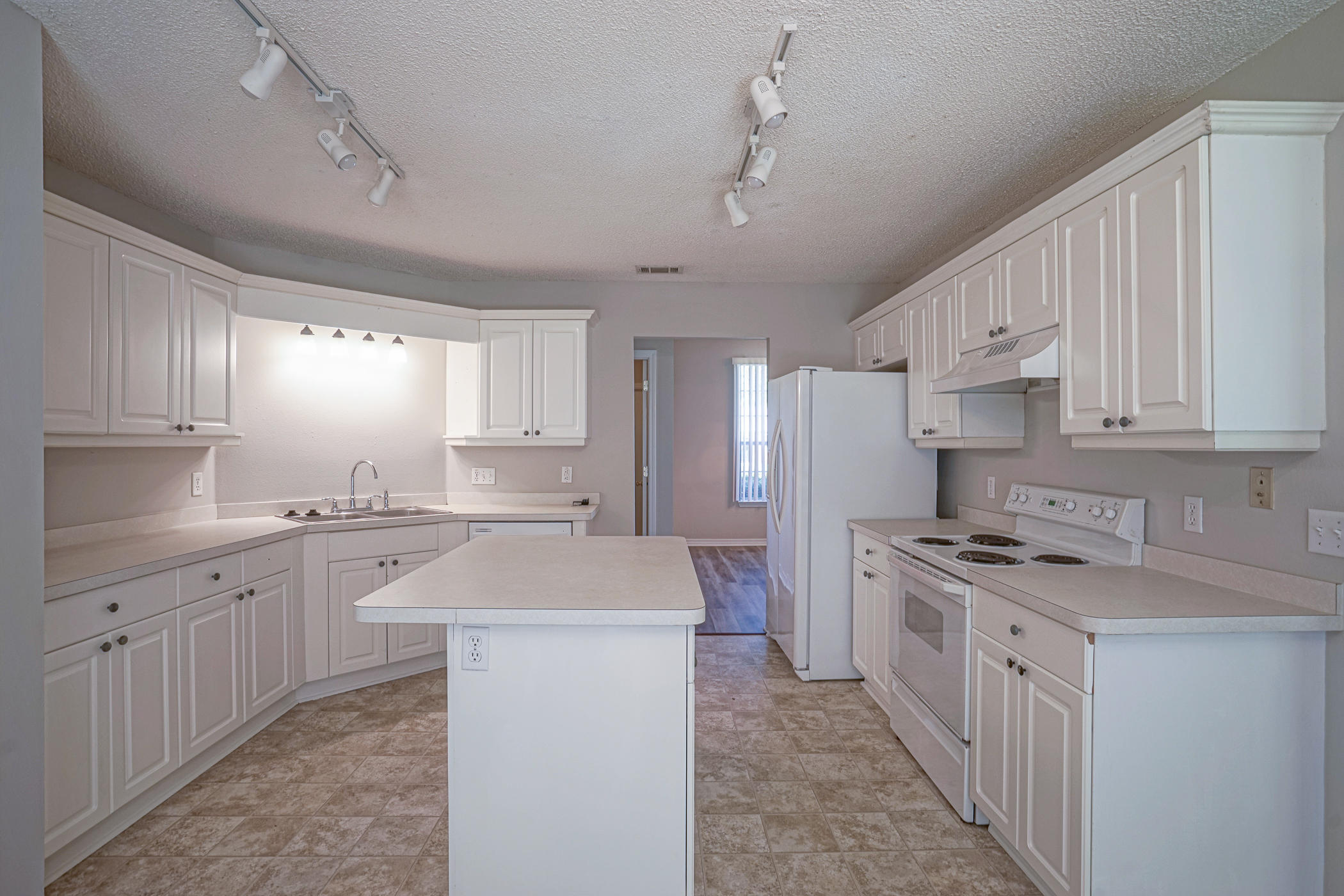 Country Breeze East - Residential